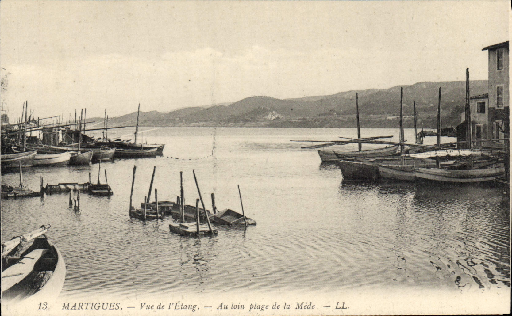CPA Martigues Vue De I'Etang Au Loin Plage De La Mede