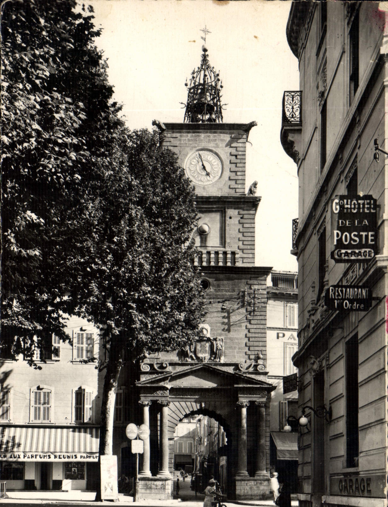 CPSM Salon De Provence Tour De I'Horloge