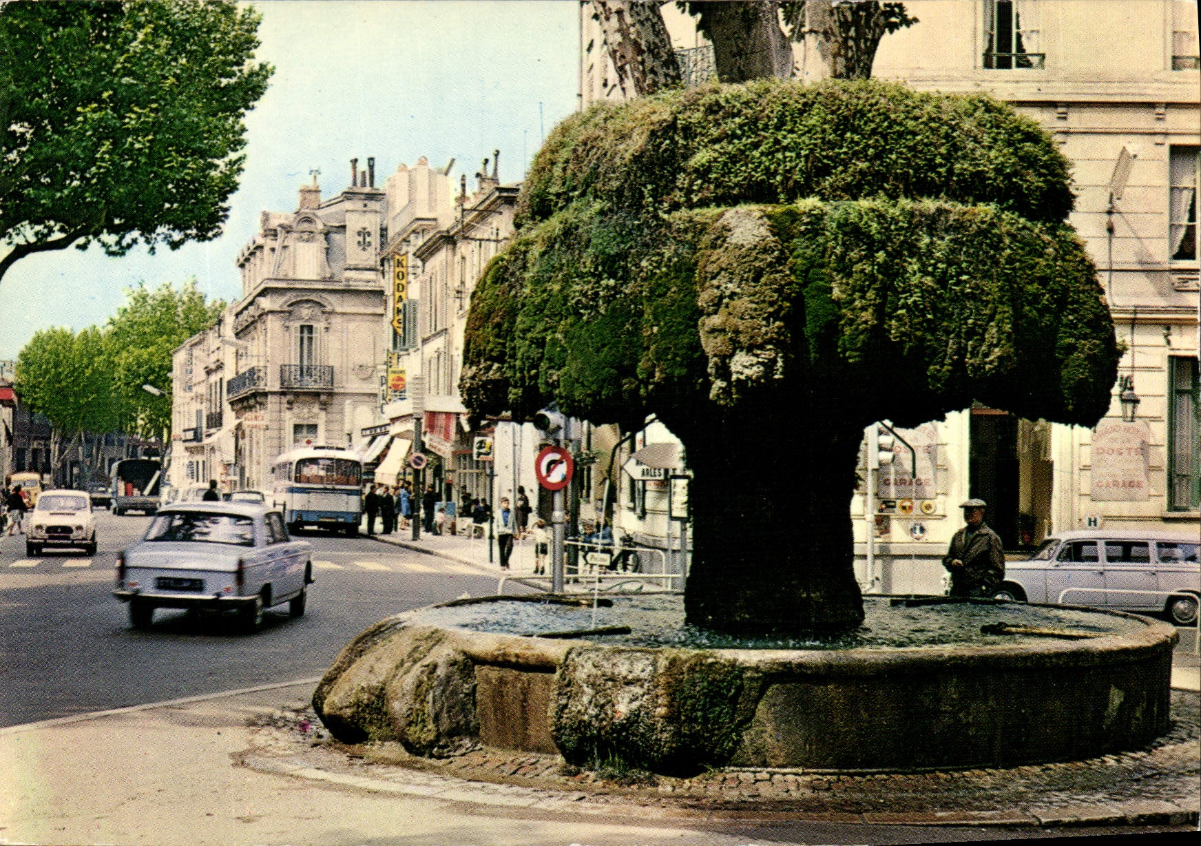 CPSM Salon De Provence Fontaine Moussue