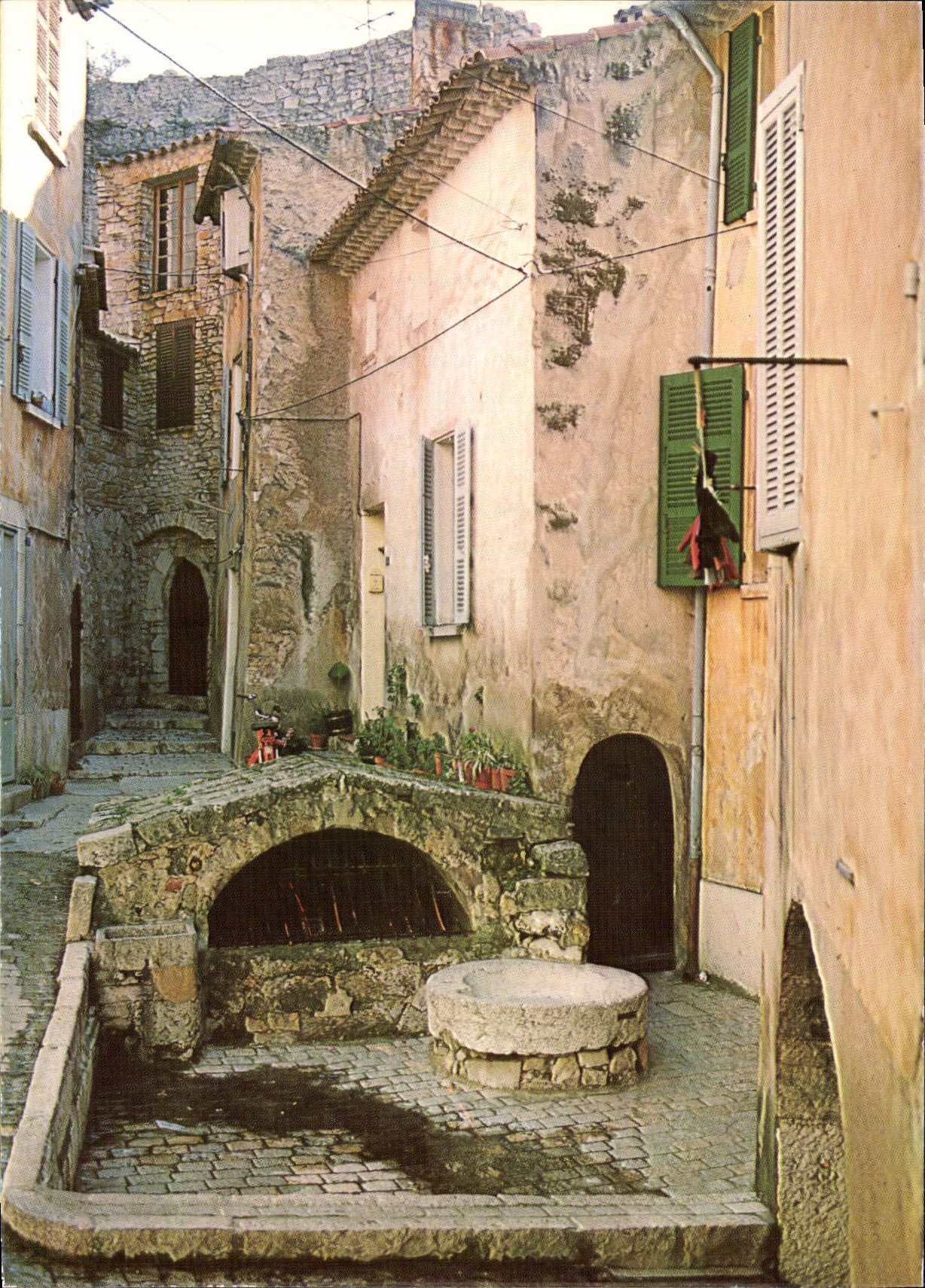 CPSM Ceyreste Place De La Fontaine Romaine