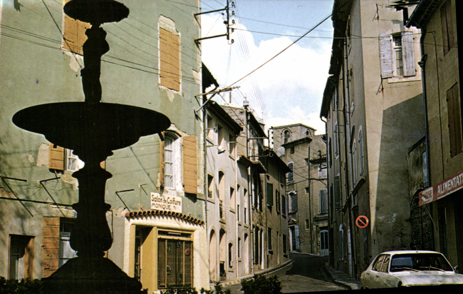 CPSM Lancon En Provence La Fontaine Dans Le Centre Du Village