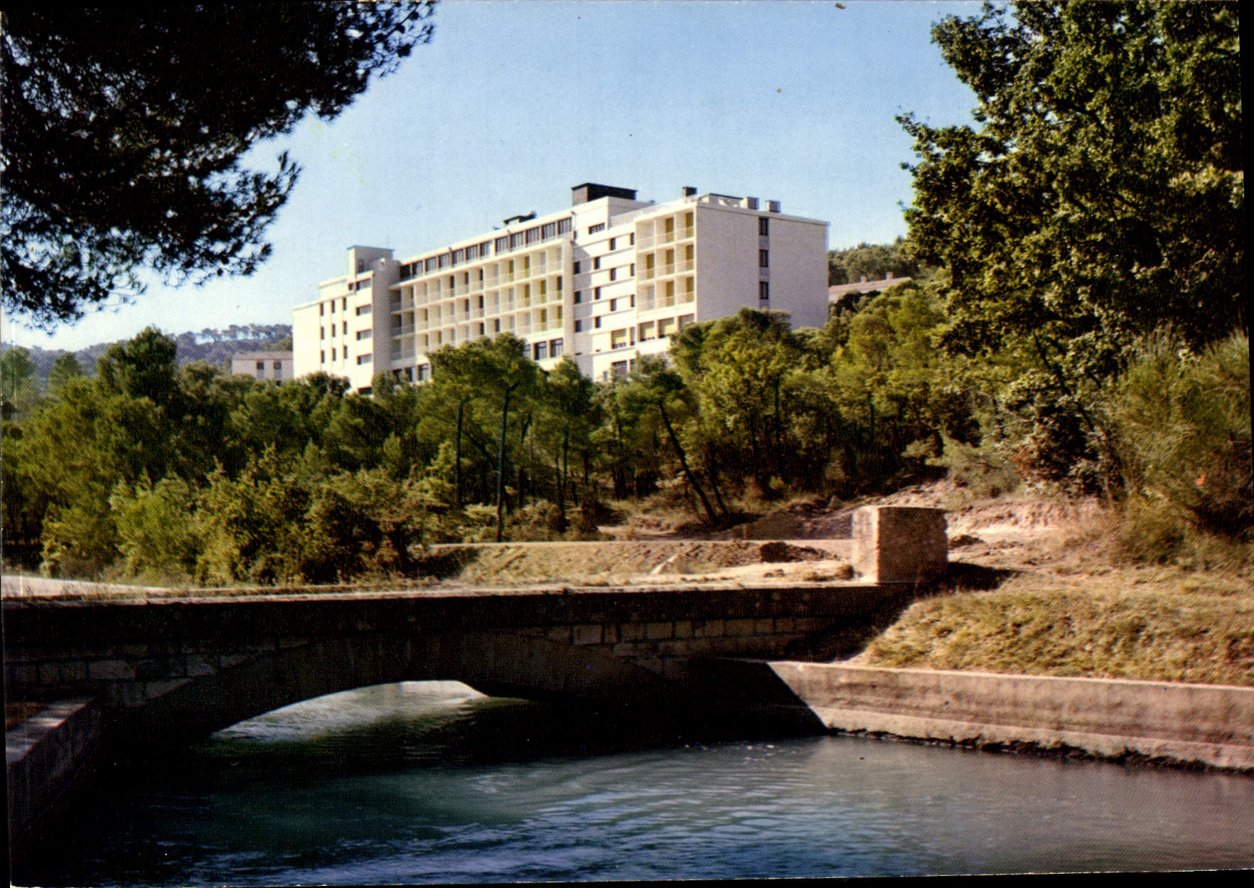 CPSM La Roque D'Antheron Le Mediterranee