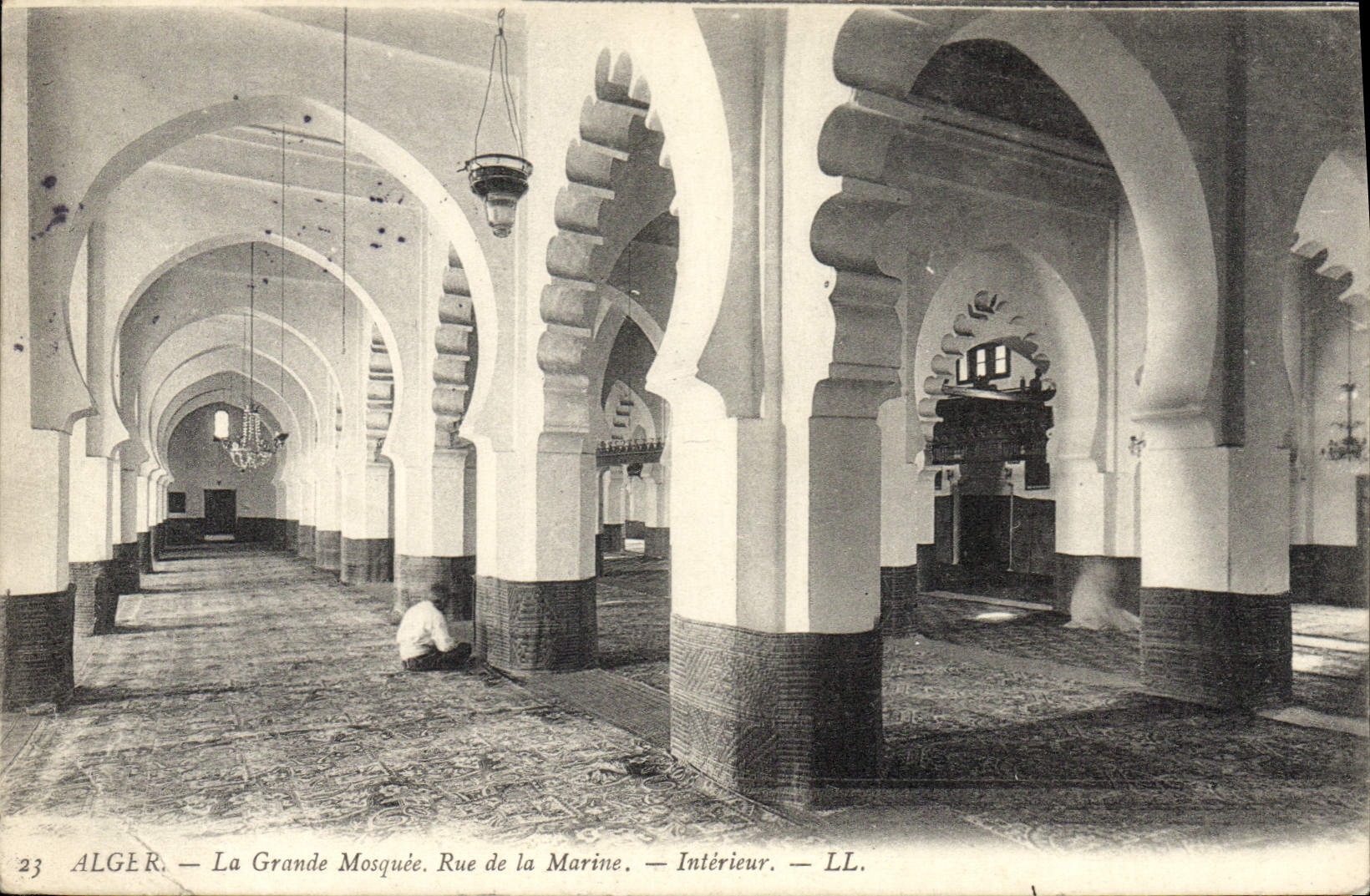 CPA Alger La Grande Mosquee Rue De La Marine intérieur