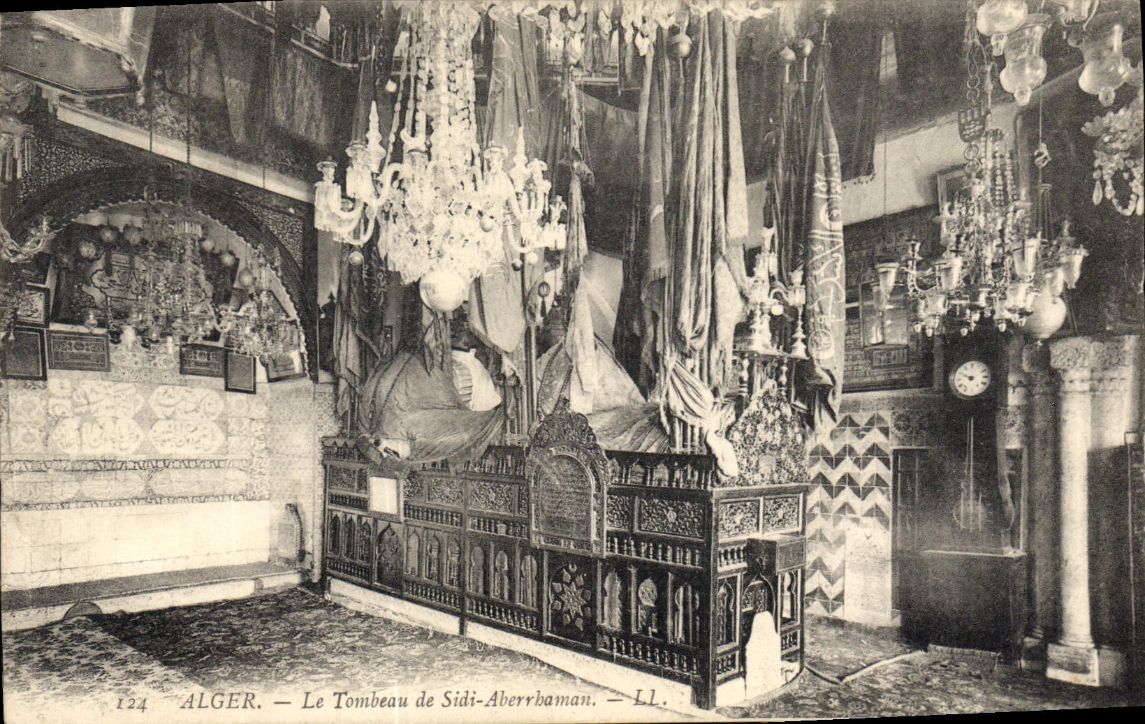 CPA Alger Le Tombeau De Sidi Aberrbaman