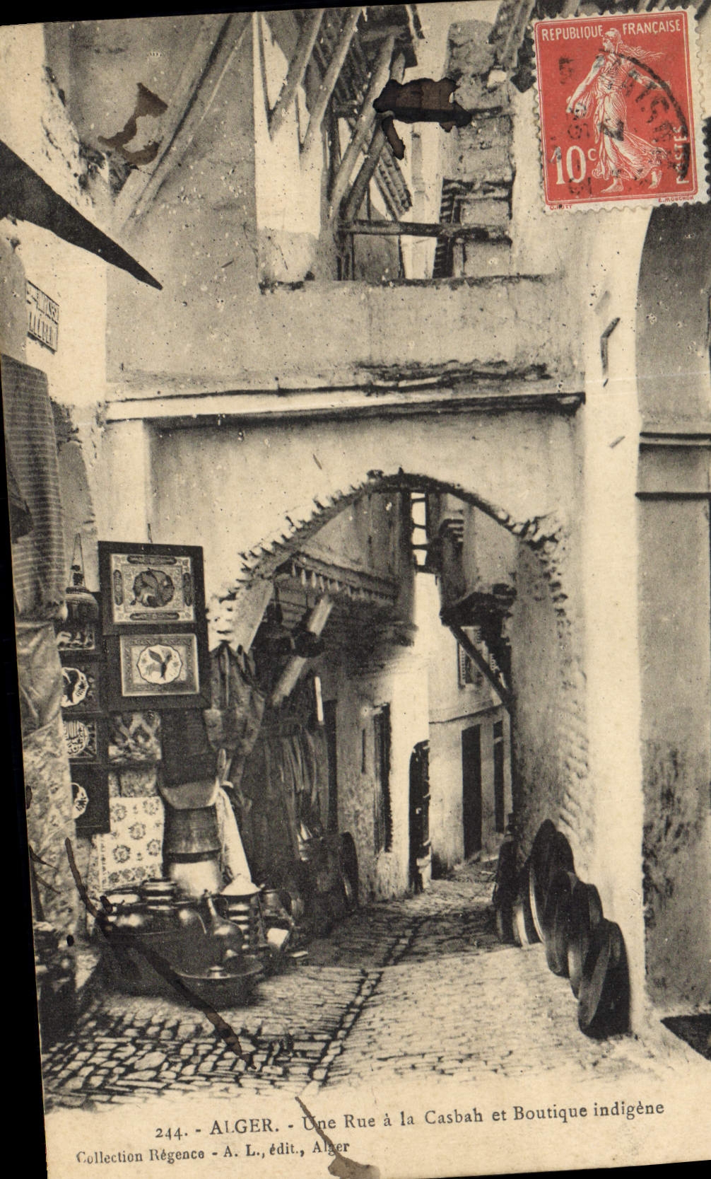 CPA Alger Une Rue A La Casbah Et Boutique Indigene