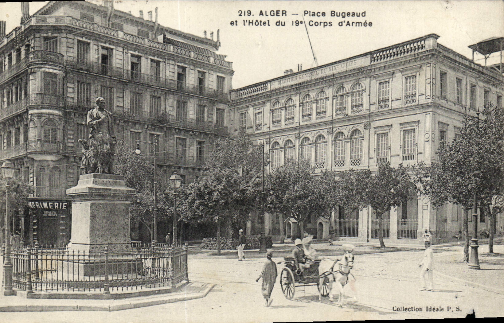 CPA Alger Place Bugeaud Et I'Hotel Du 19ème Corps D'Armee