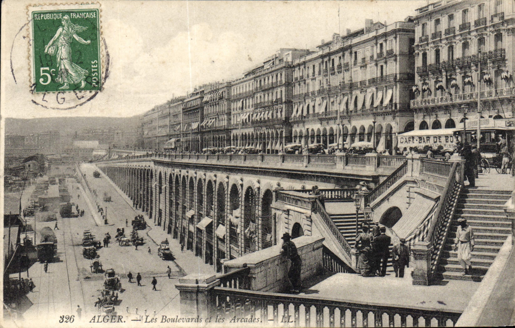 CPA Alger Les Boulevards Et Les Arcades