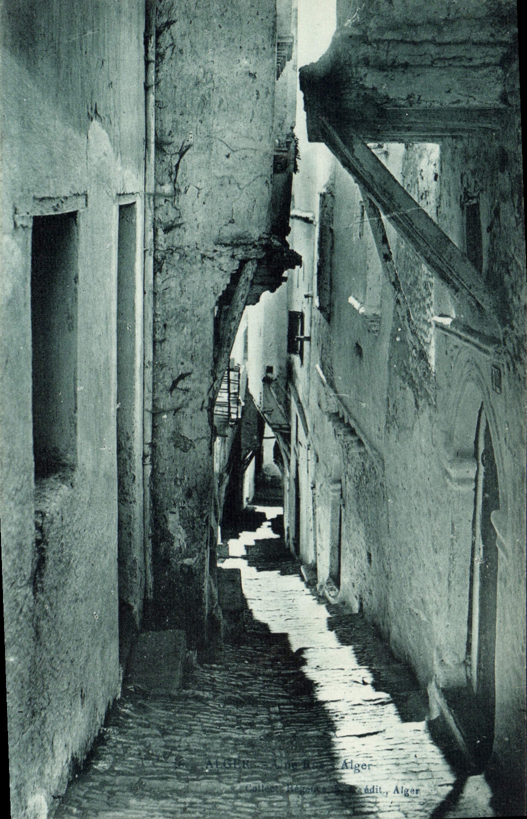 CPA Alger une rue d'Alger