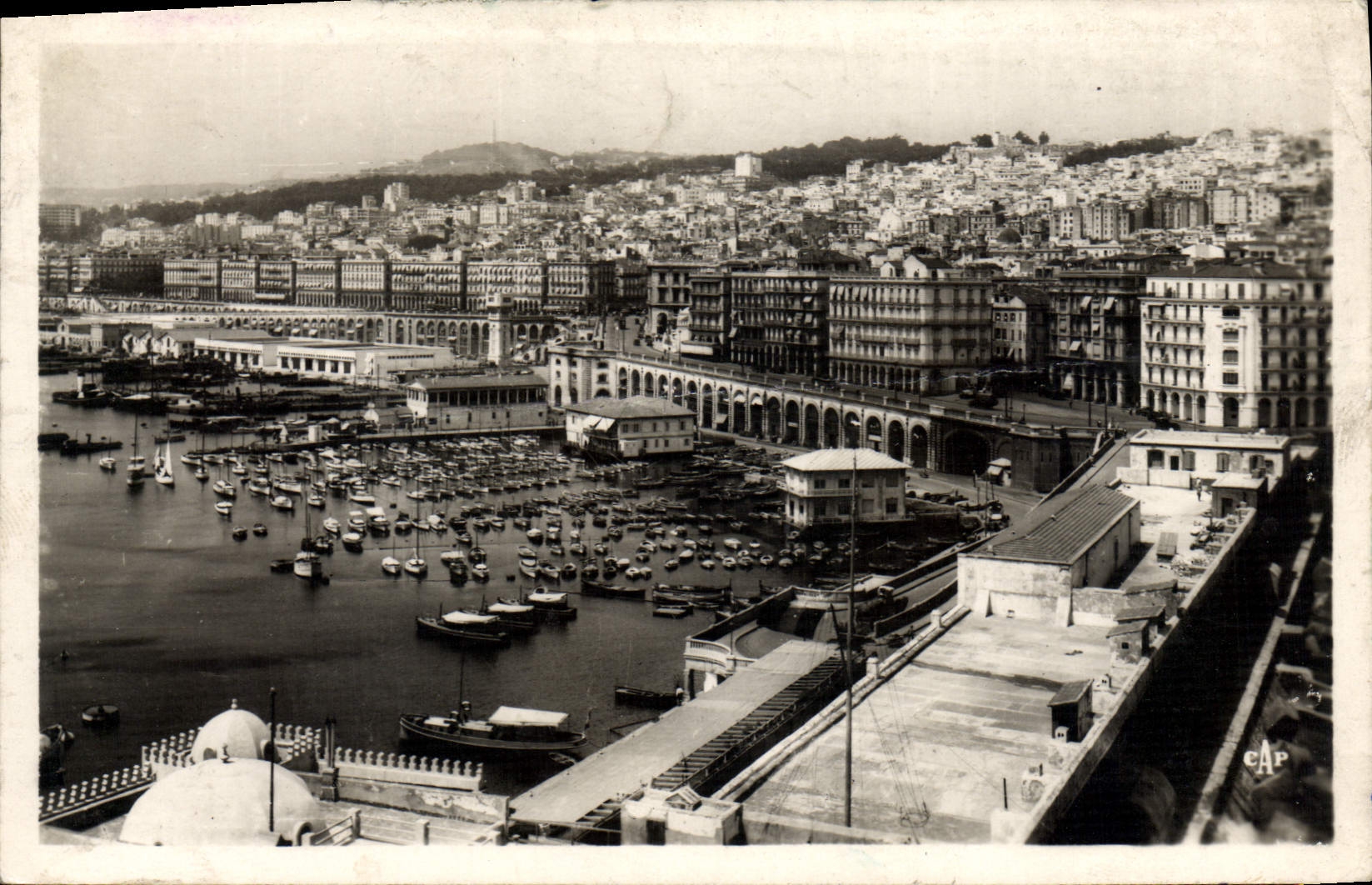 CPA Alger Vue générale sur les quais la casbah