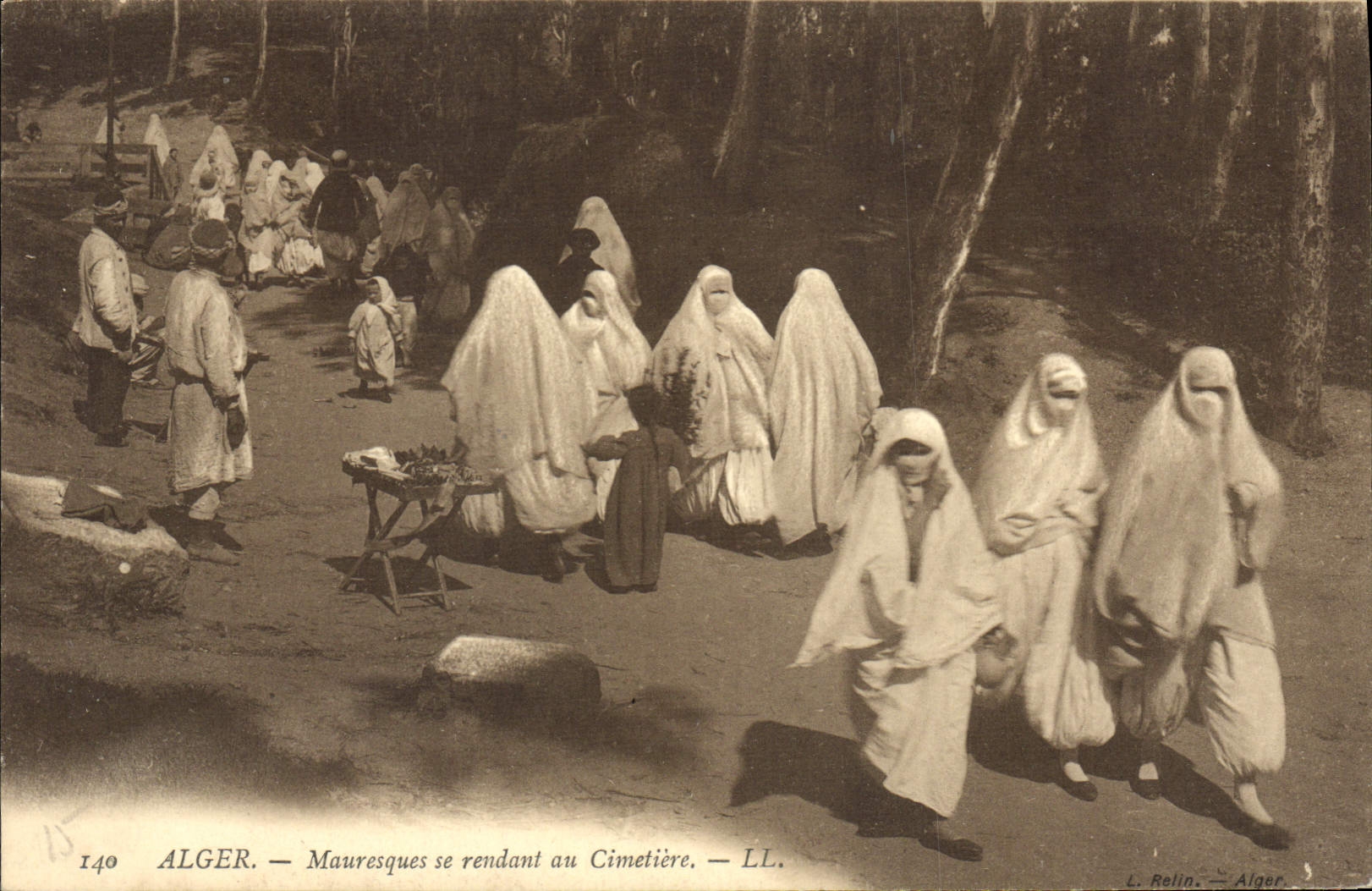 CPA Alger Mauresques Se Rendant Au Cimetiere