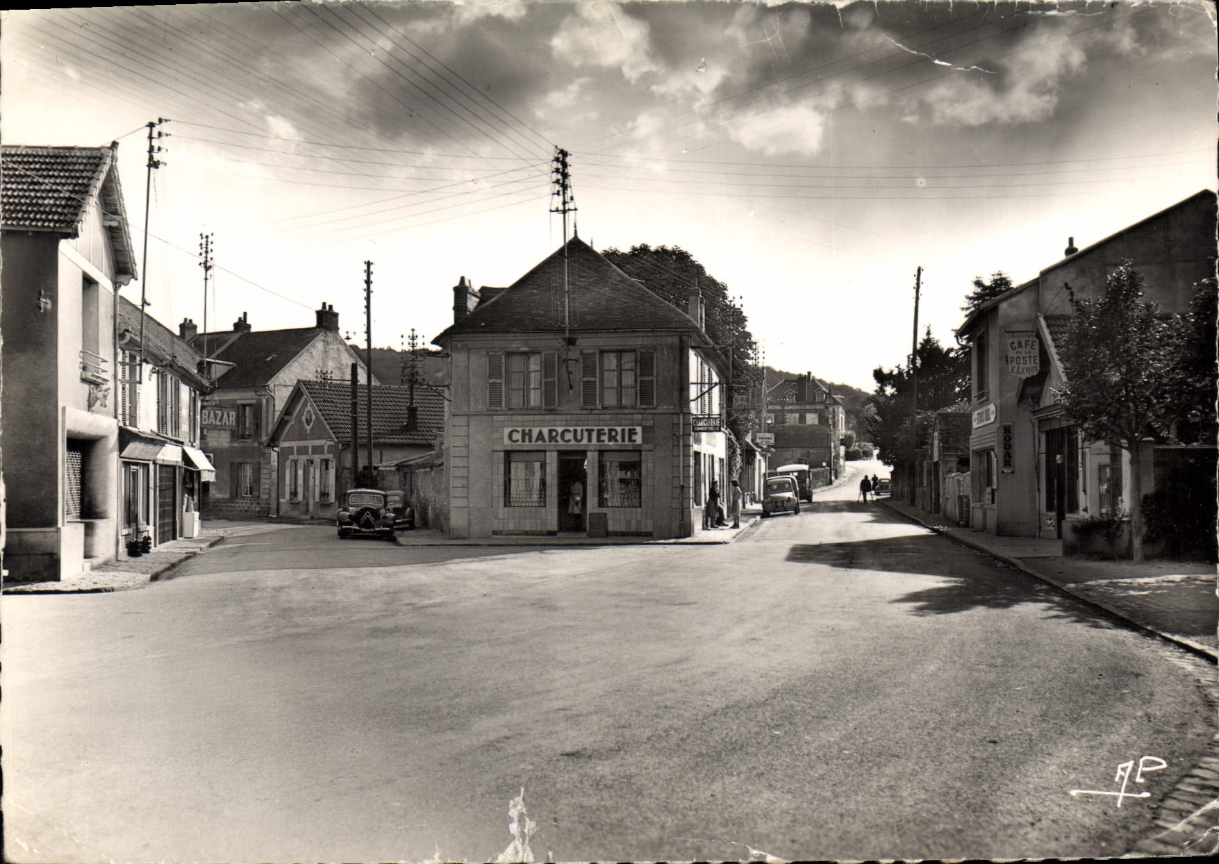 CPSM St Remy Les Chevreuses Place De I'Eglise