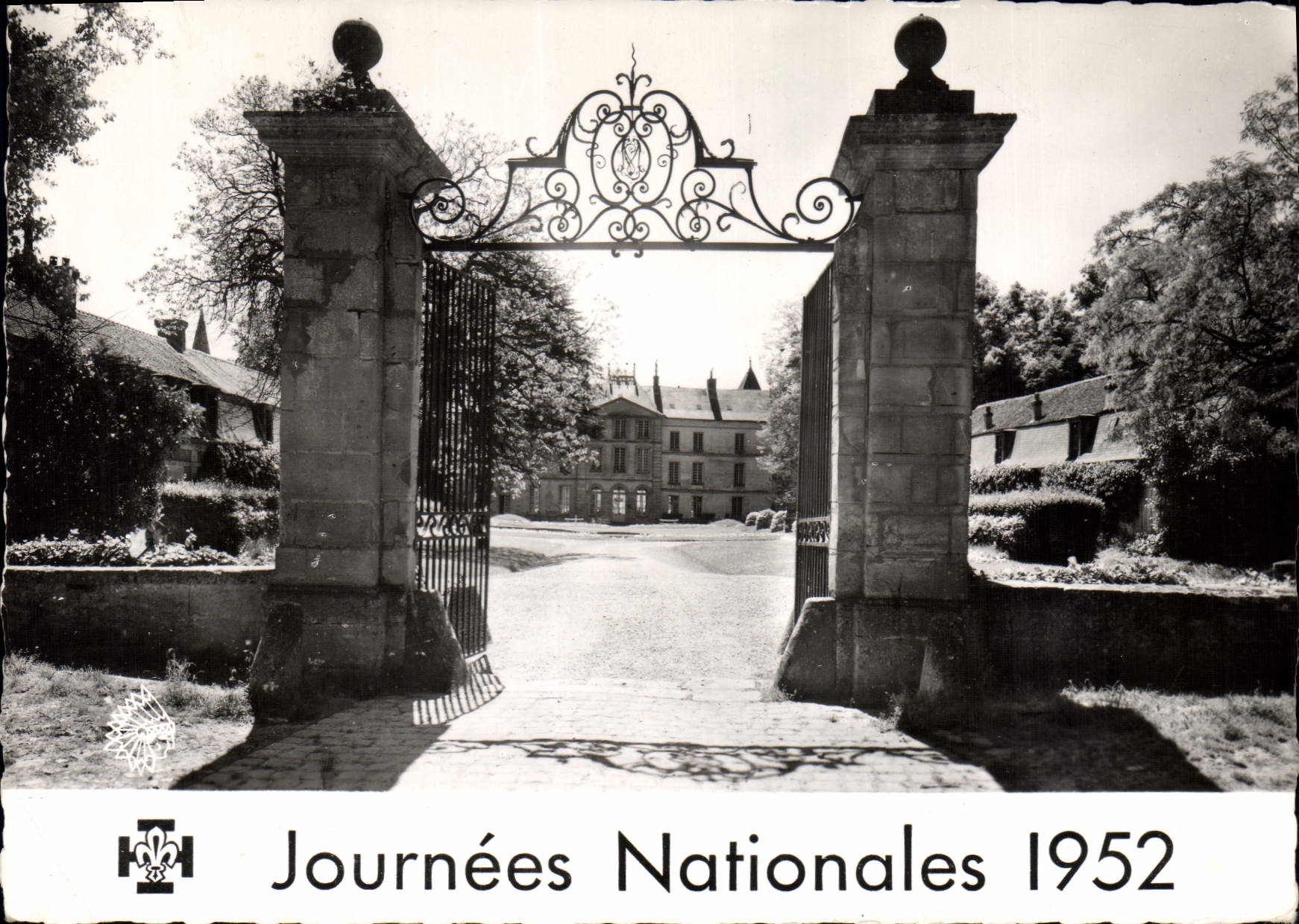 CPSM Jambville Camp National Des Scouts De France le château 1952