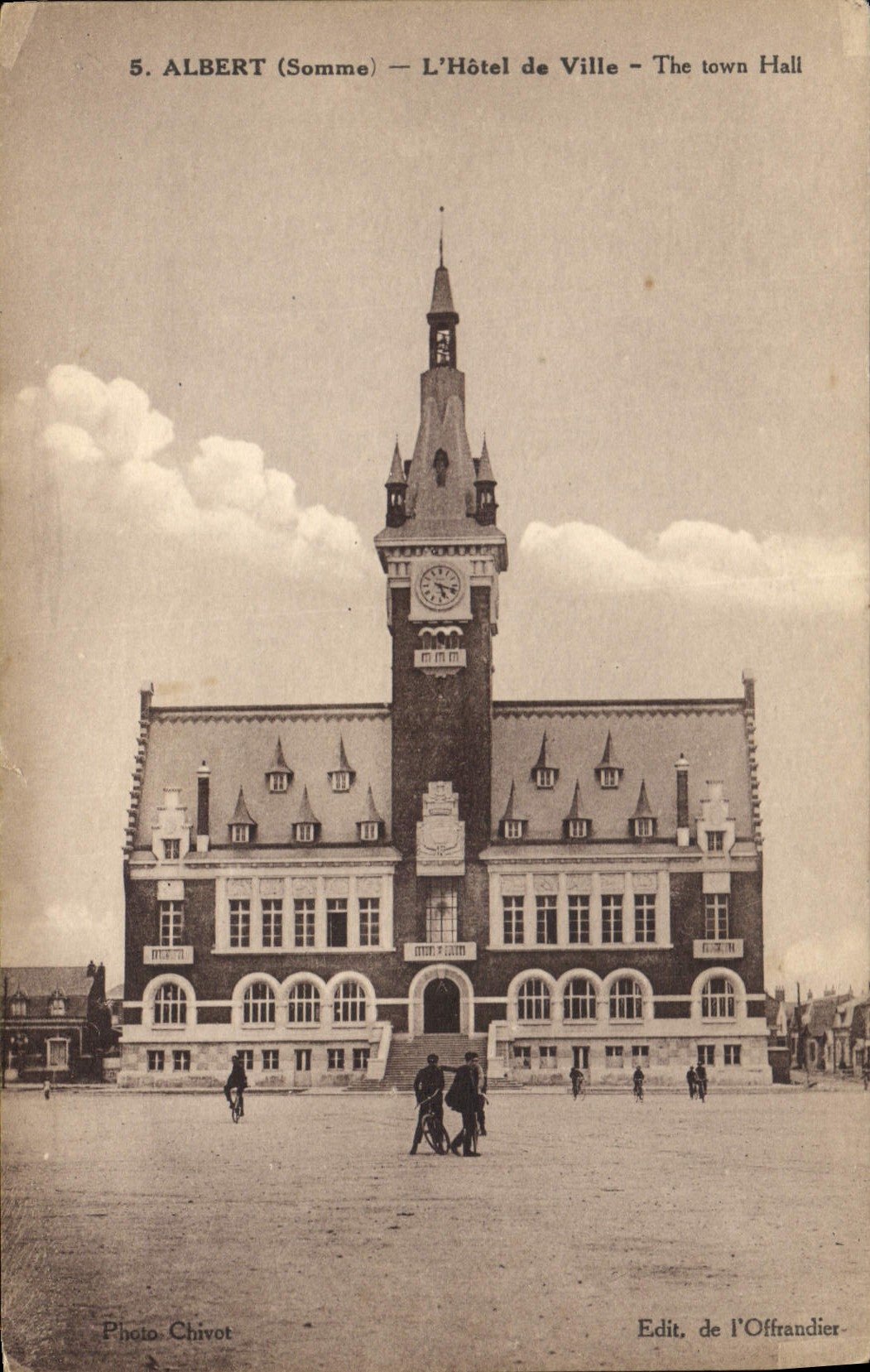 CPA Albert L'Hotel De Ville