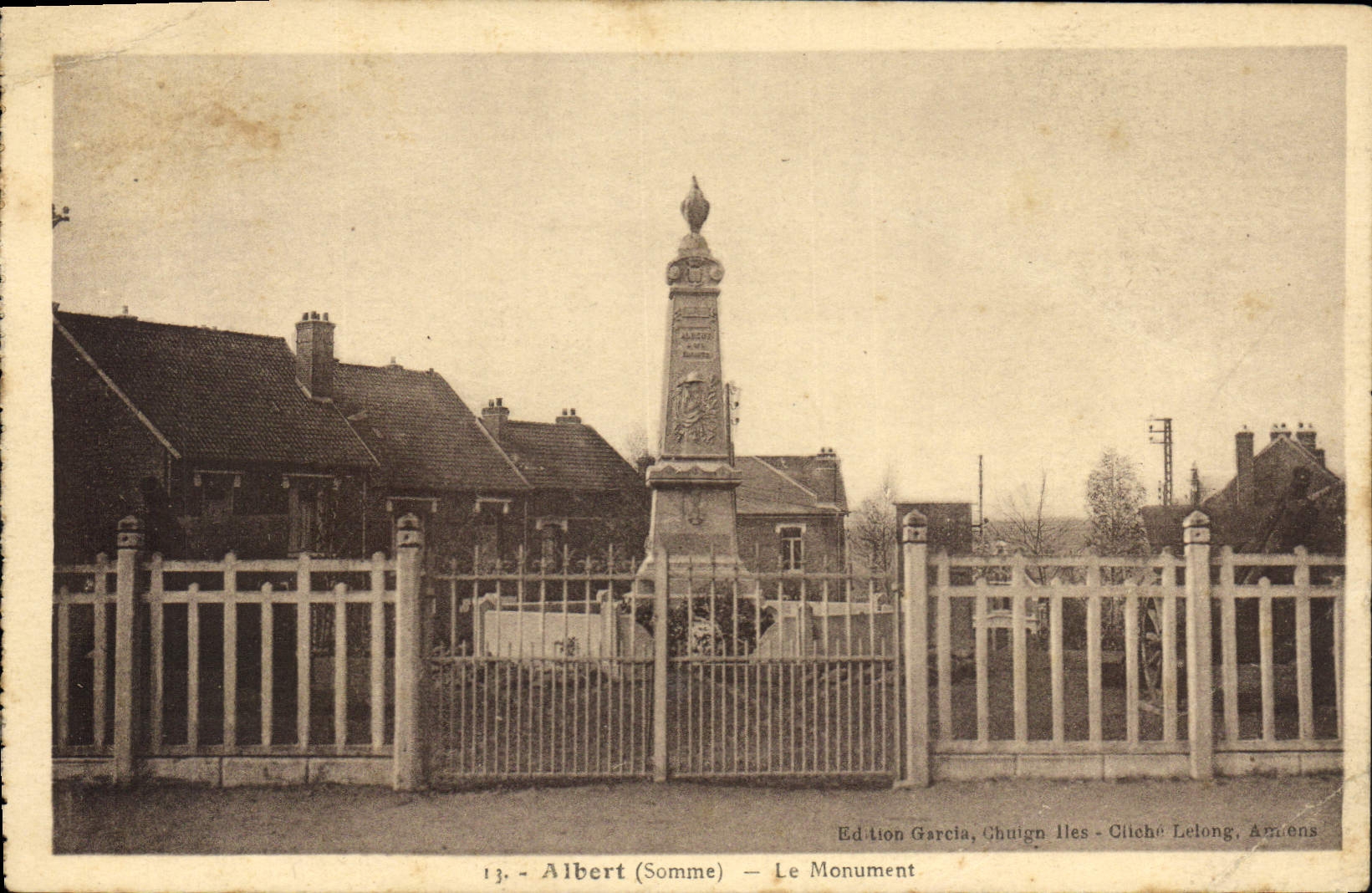 CPA Albert Le Monument