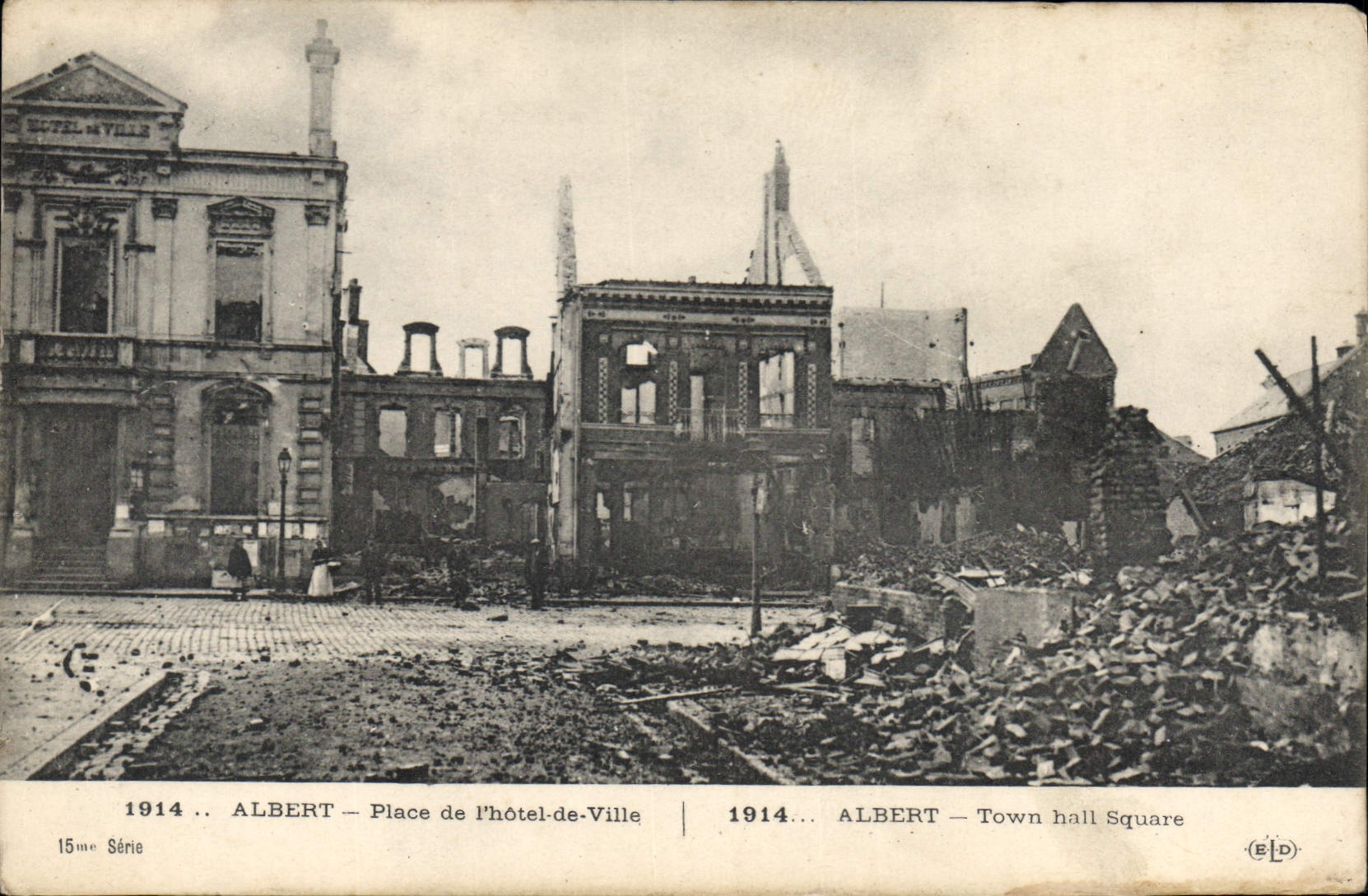 CPA Albert Place De I'Hotel De Ville