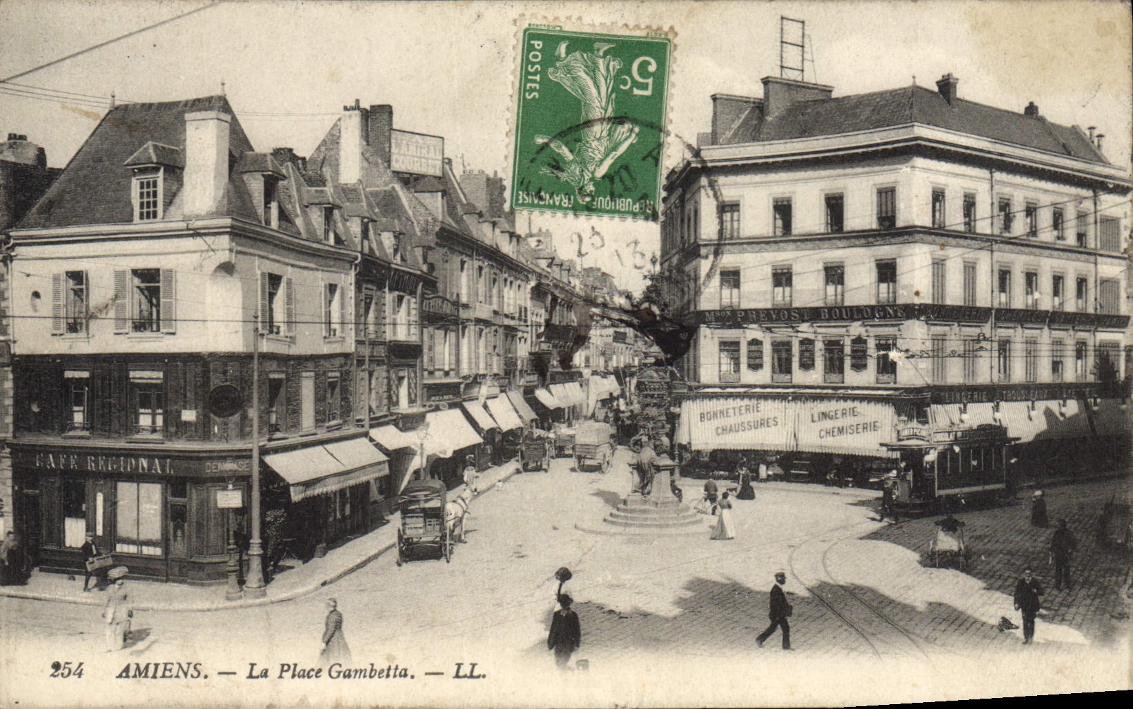 CPA Amiens La Place Gambetta