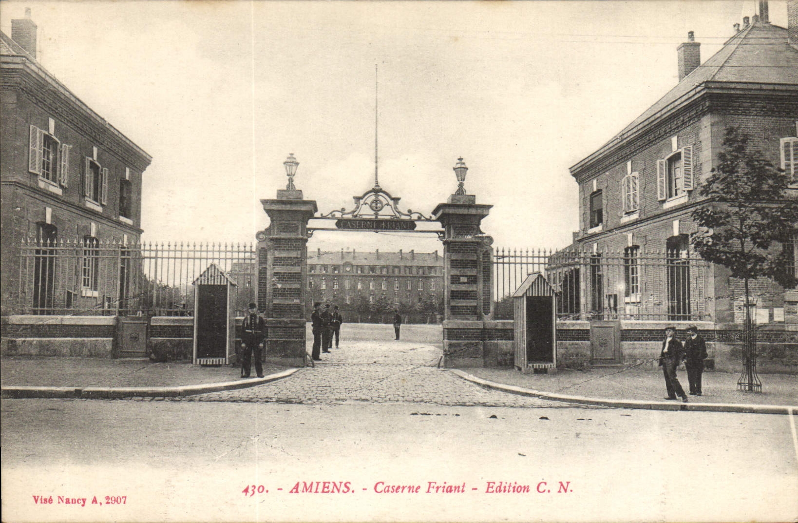 CPA Amiens Caserne Friant