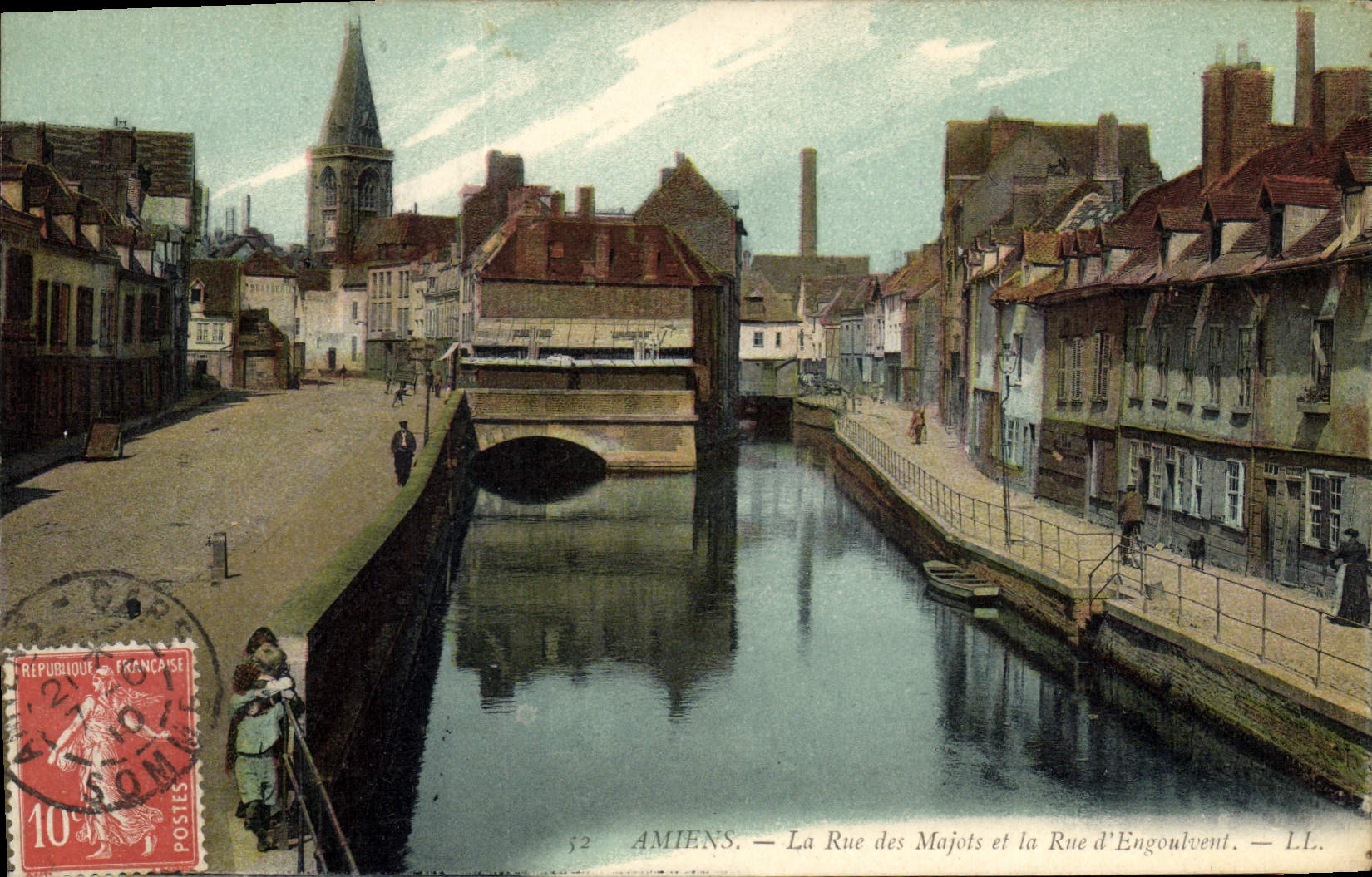CPA Amiens La Rue Des Majots Et la Rue D'Engoulvent