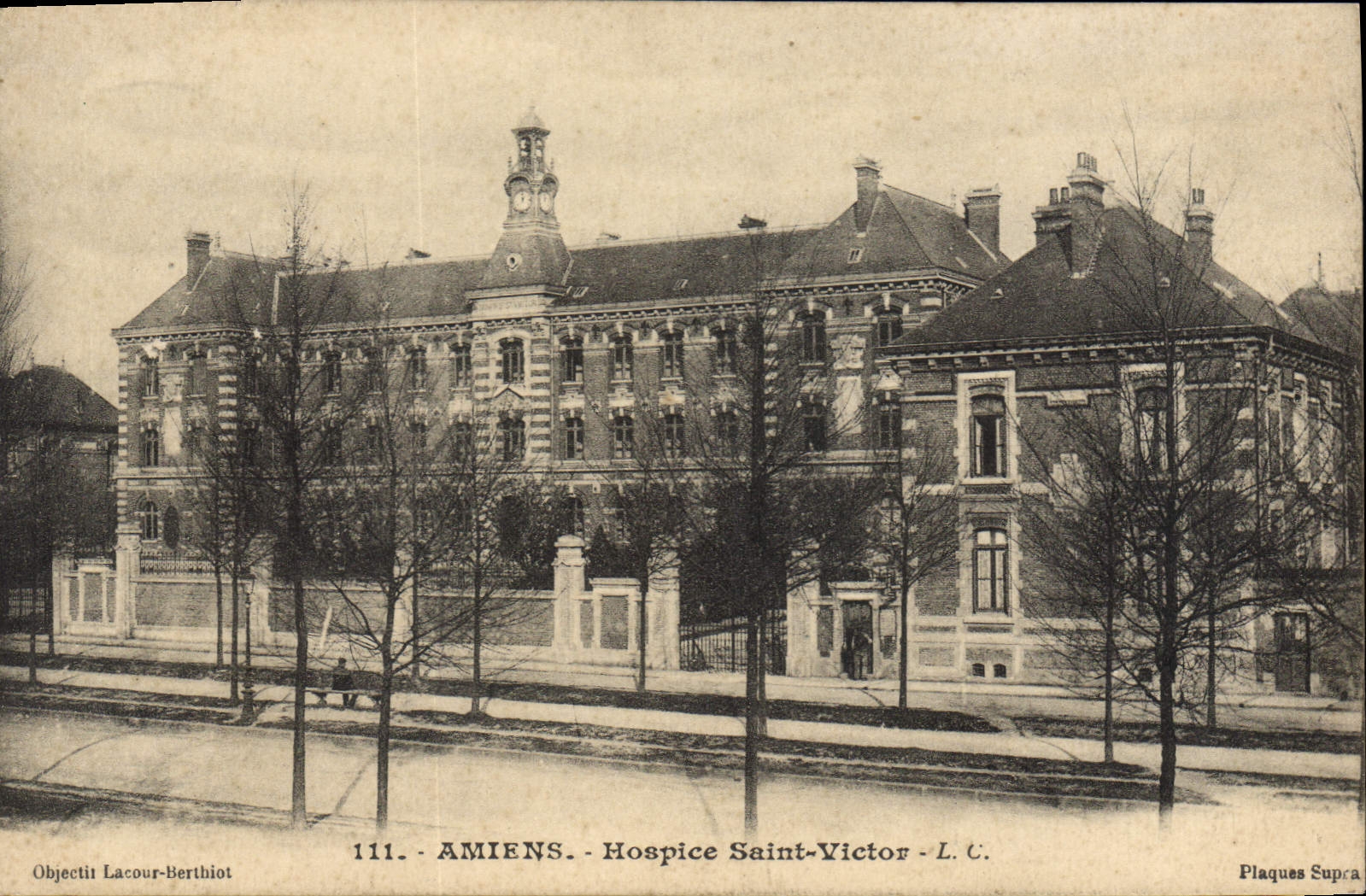 CPA Amiens Hospice Saint Victor