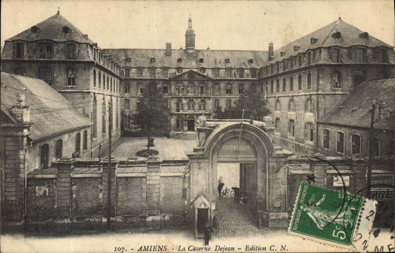 CPA Amiens La Caserne Dejean