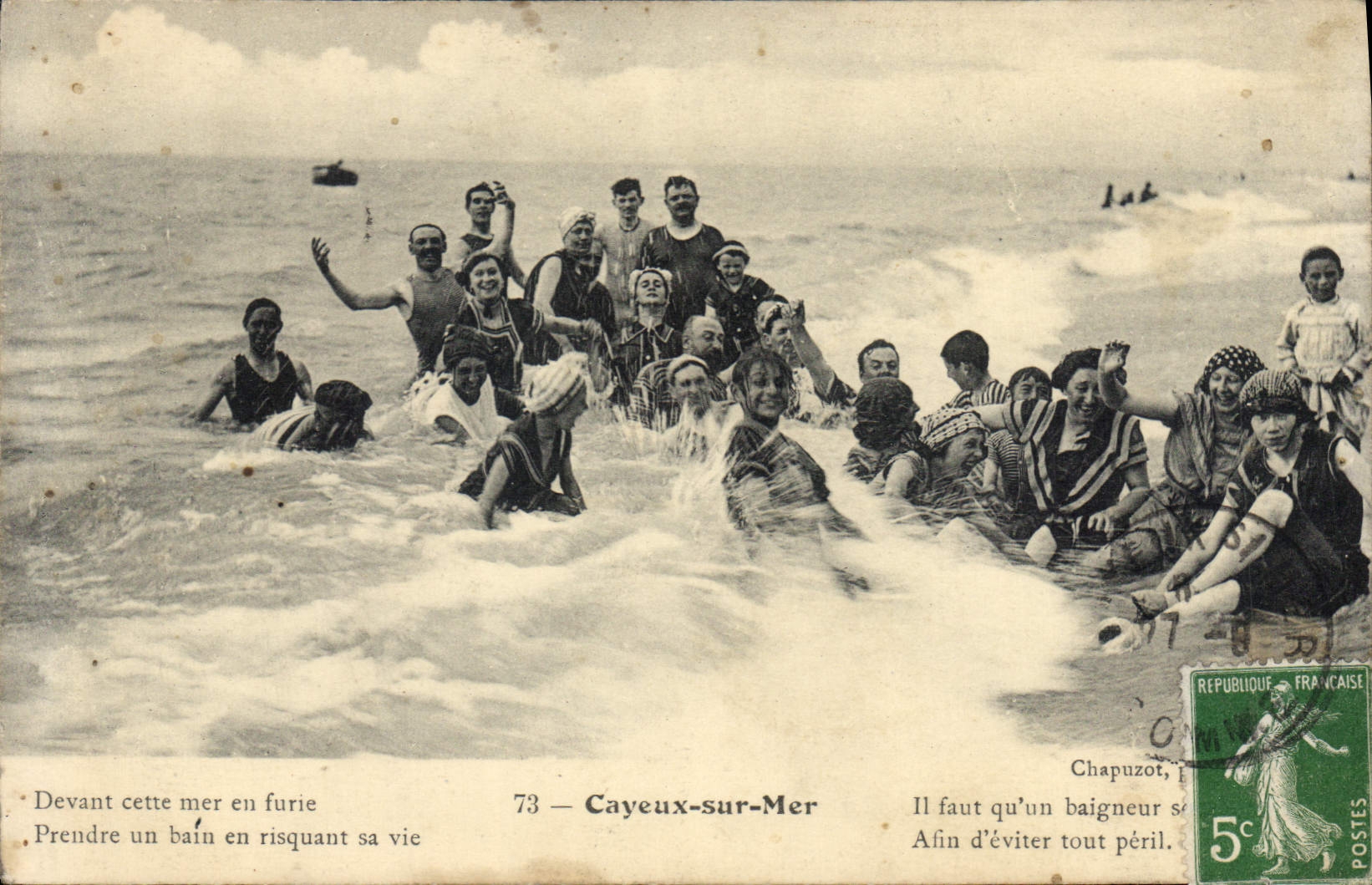 CPA Cayeux Sur Mer mer en furie prendre un bain en risquant sa vie