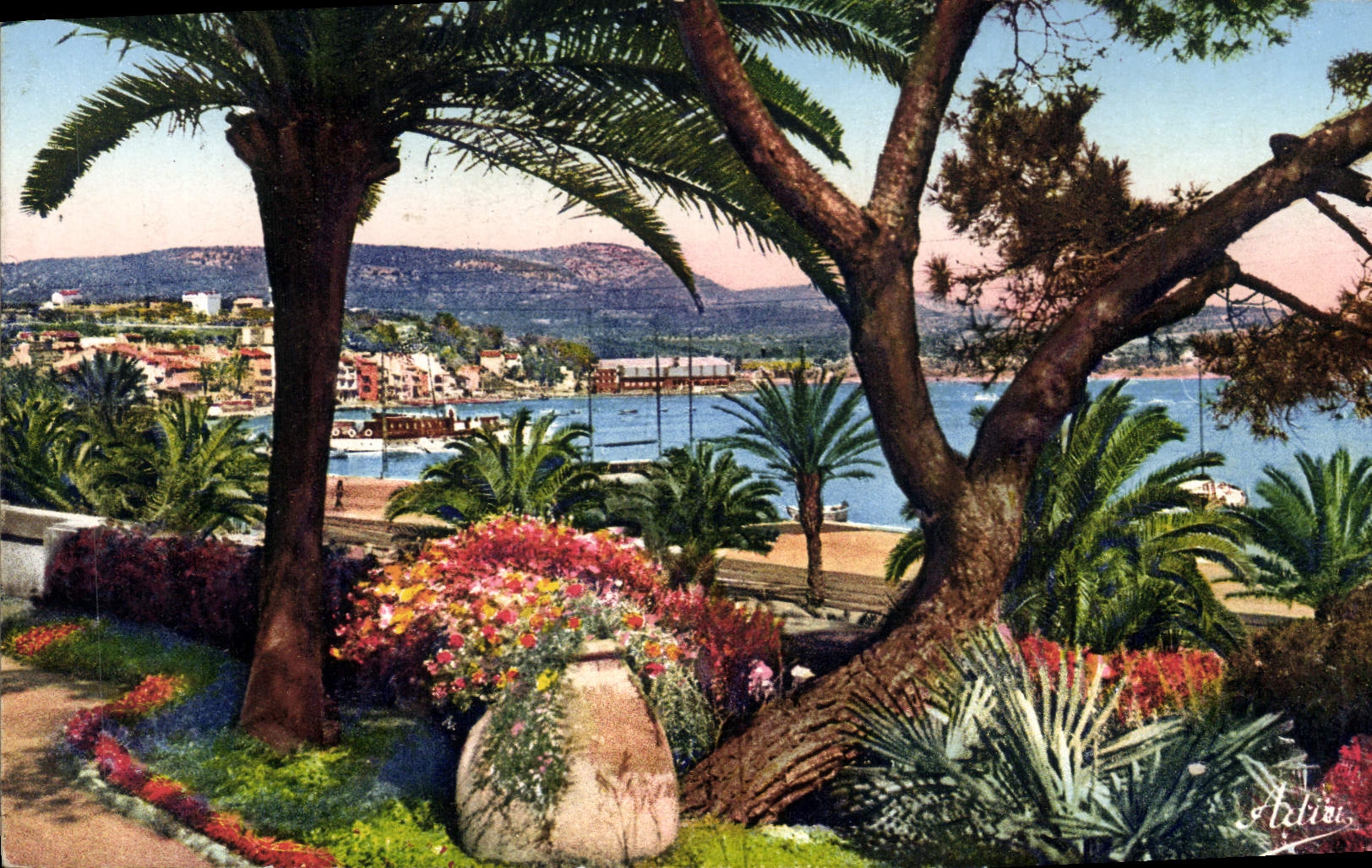 CPA Bandol La Cote D'Azur Vue Generale Prise du beau rivage