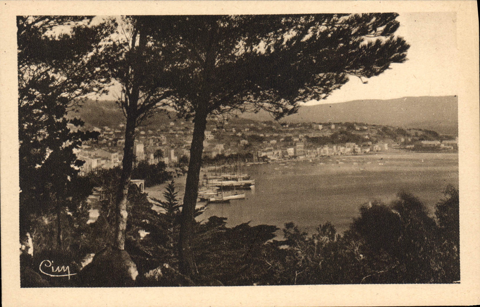 CPA Bandol Echappee Sur Le Port