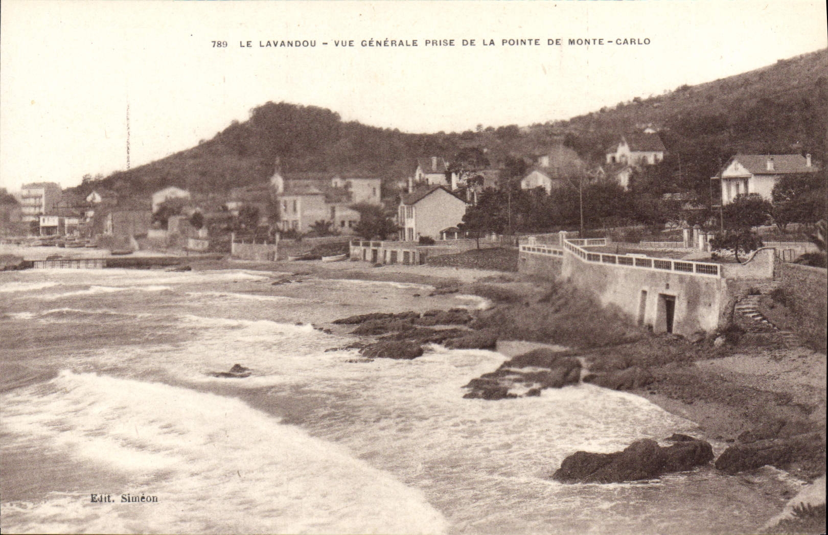 CPA Le Lavandou Vue Generale Prise De La Pointe De Monte Carlo