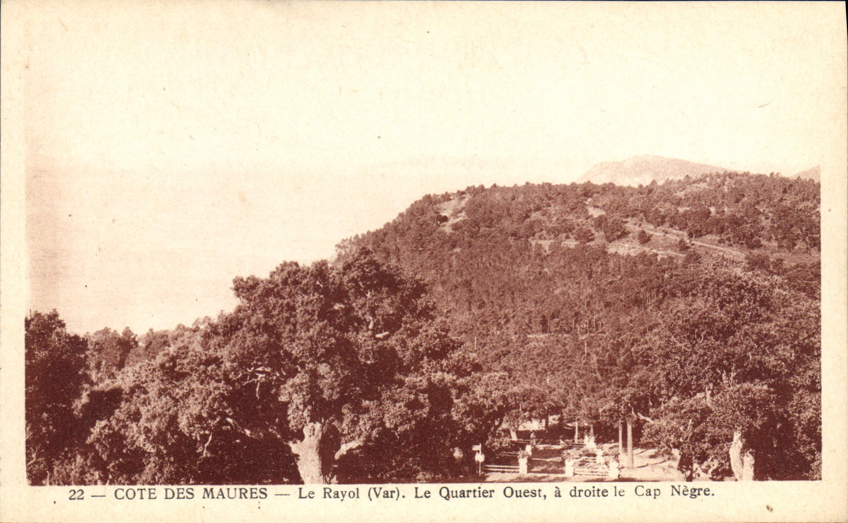 CPA Le Rayol Le Quartier Ouest A Droite Le Cap Negre