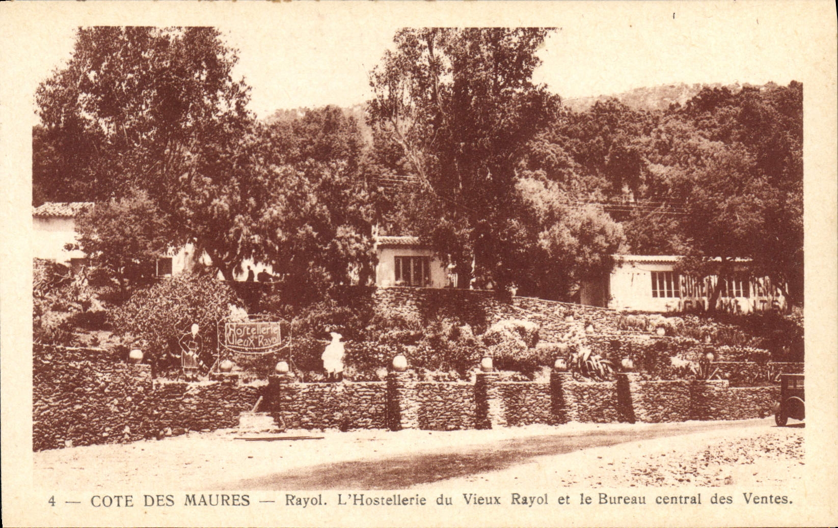 CPA Le Rayol L'Hostellerie Du Vieux Rayol Et Le Bureau Central Des Ventes