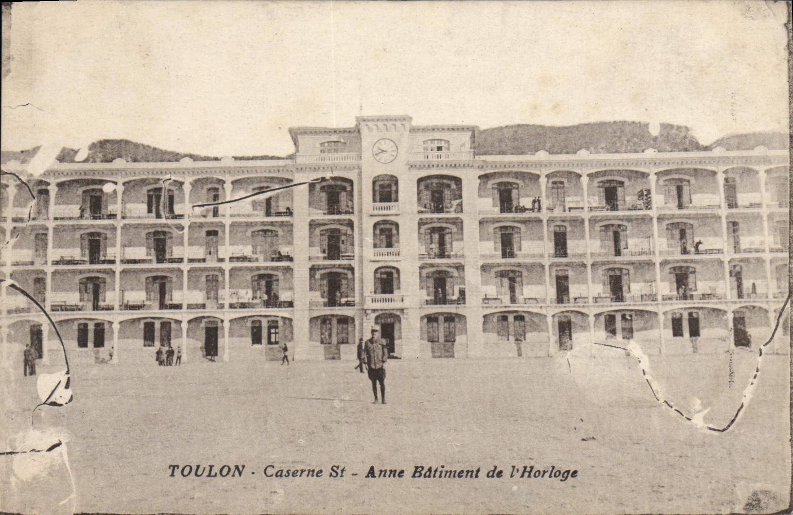 CPA Toulon Caserne St Anne Batiment De I'Horloge