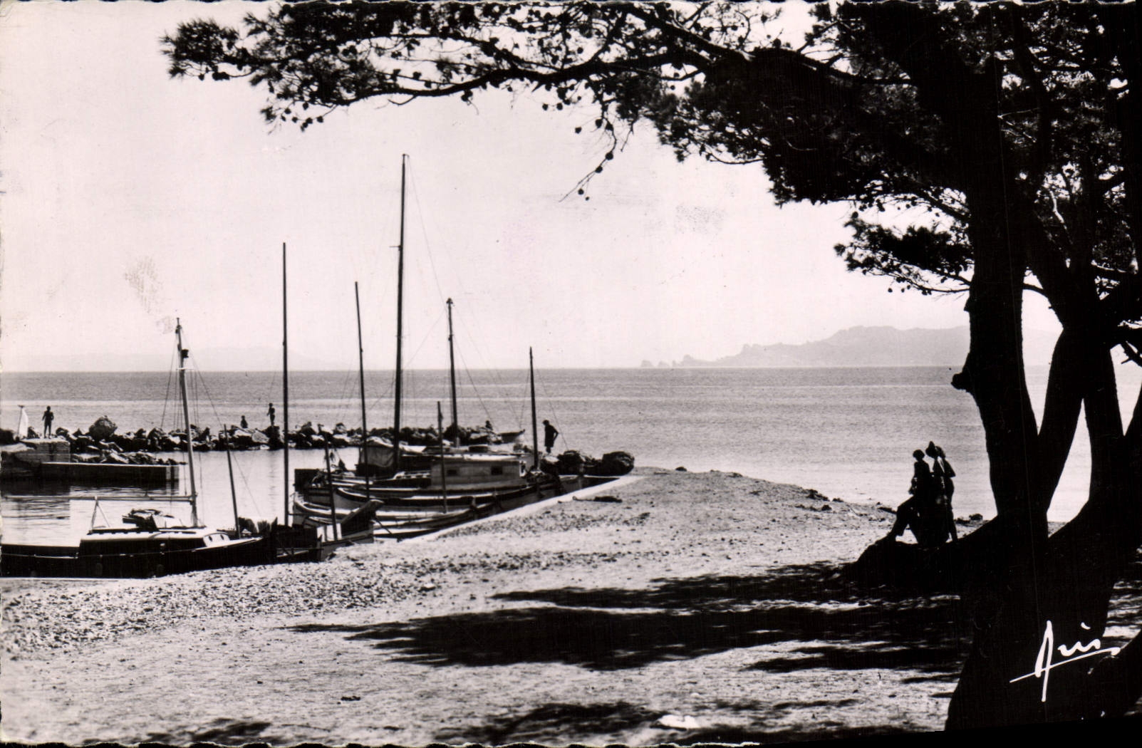 CPA Presqu Ile de Gien la Capte Le Port