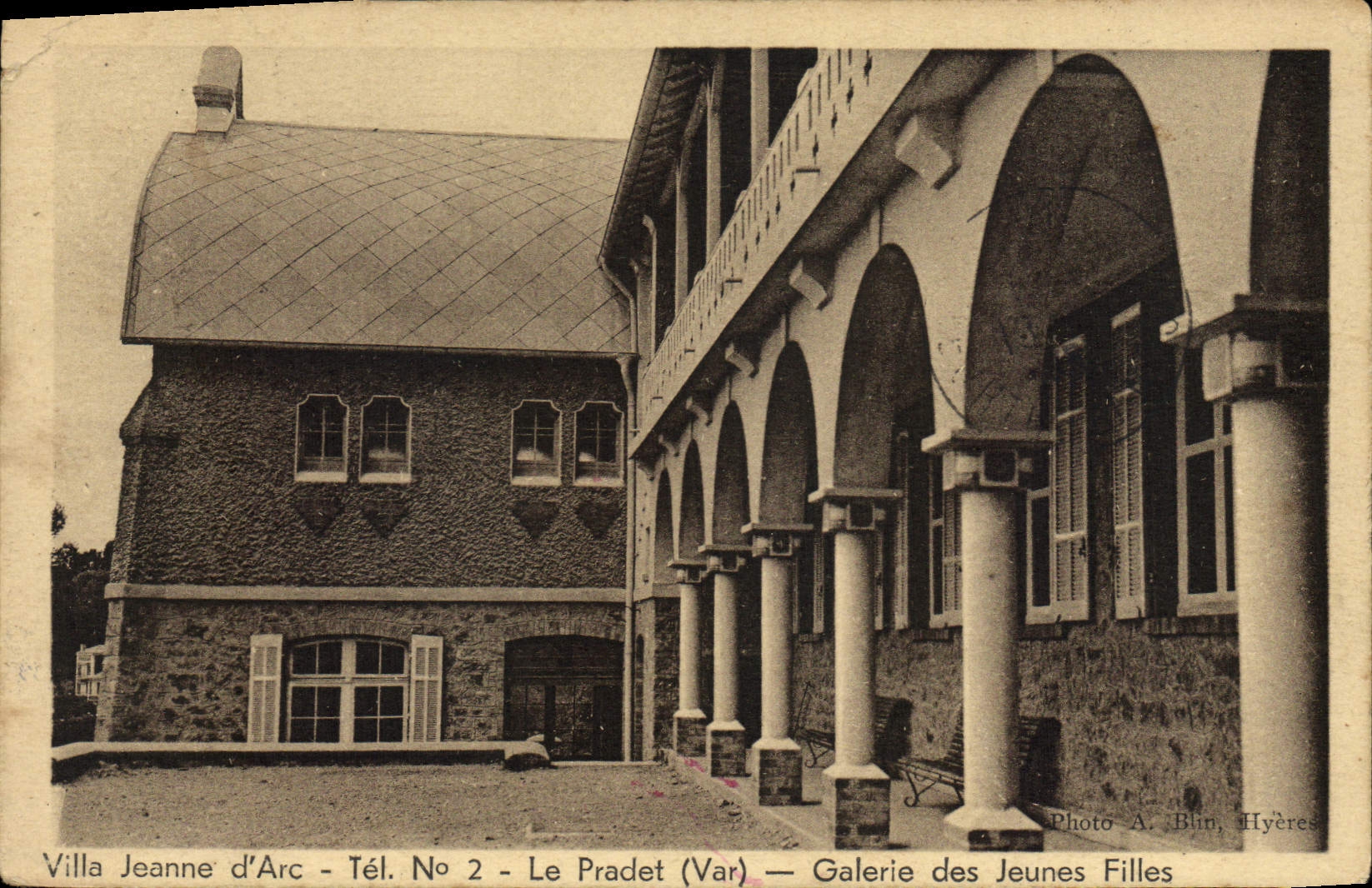 CPA Le Pradet Galerie Des Jeunes Filles Villa Jeanne d'arc