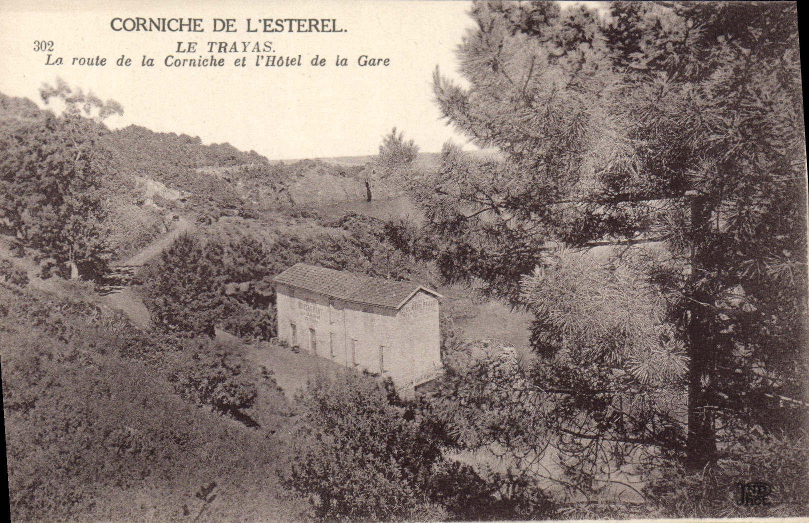 CPA Cornichel De L'Esterel Le Trayas La Route De La corniche et hotel de la gare