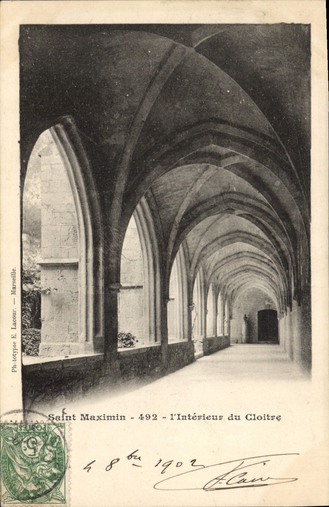 CPA Saint Maximin I'Interieur Du Cloitre
