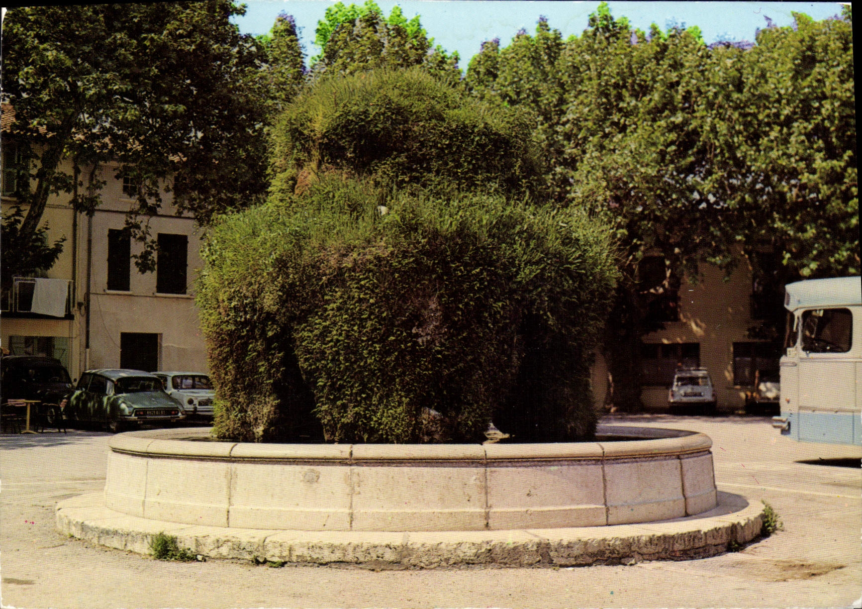 CPSM Cuers La Fontaine Du Jet D'Eau