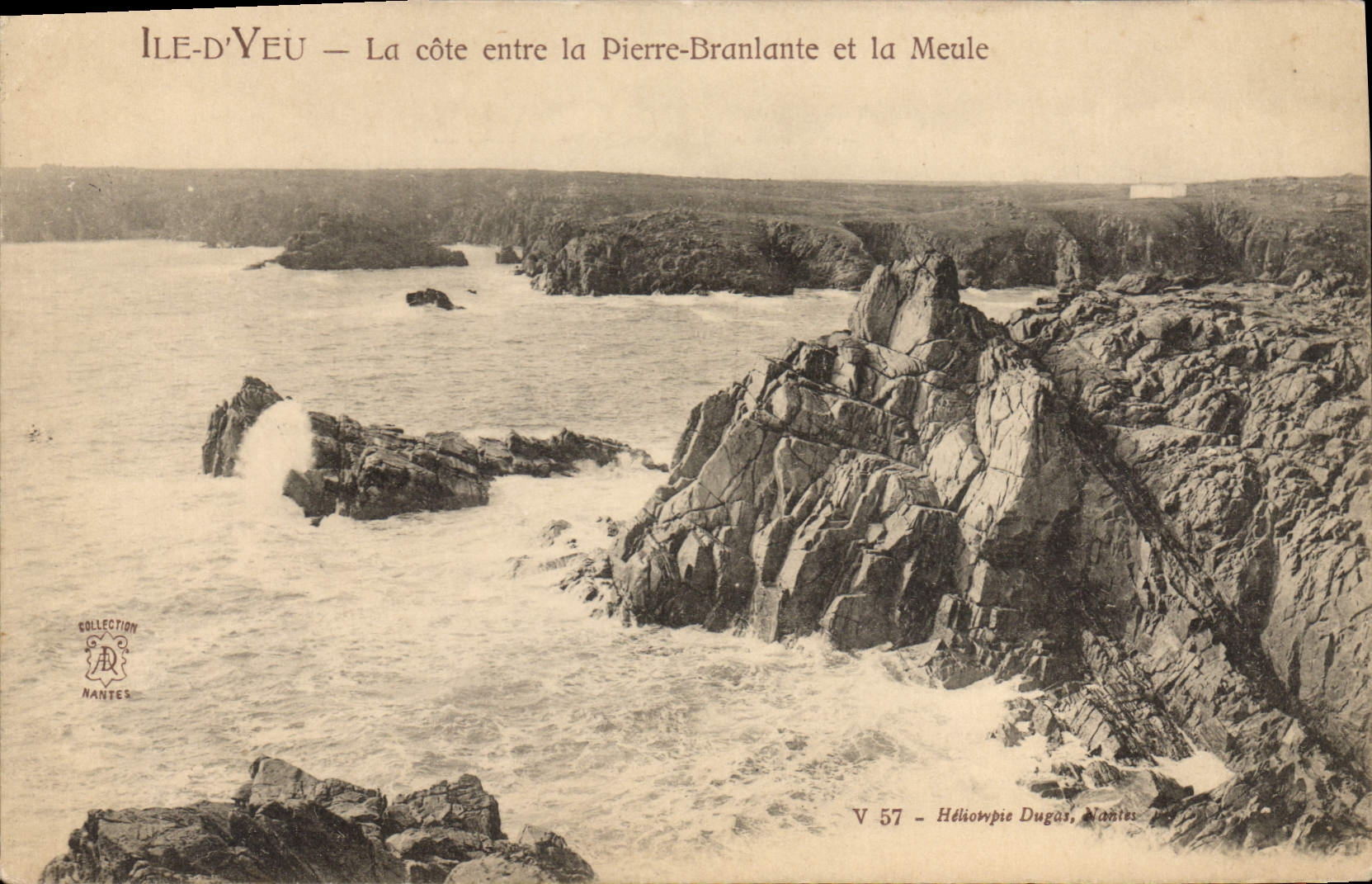 CPA Ile D'Yeu La Cote Entre La Pierre Branlante Et La Meule