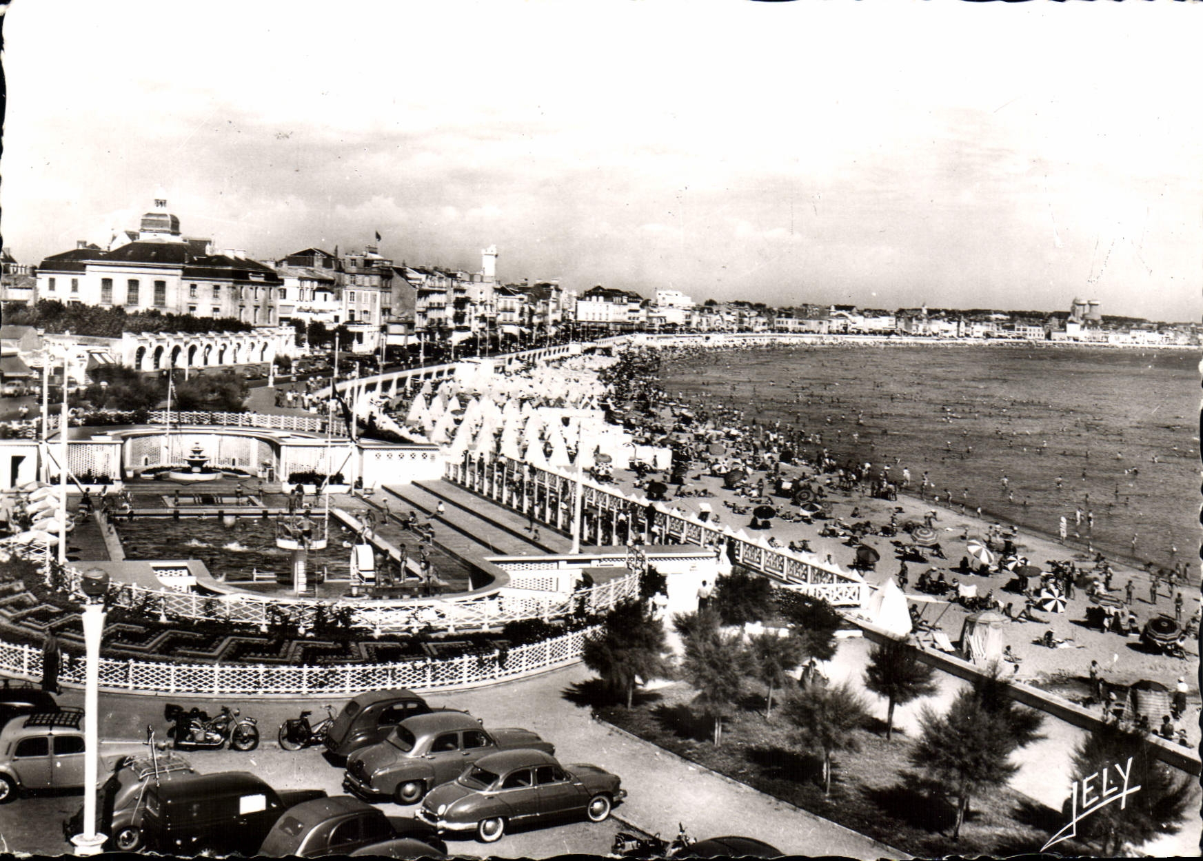 CPSM Sables D'Olonne La Plage Et La Piscine