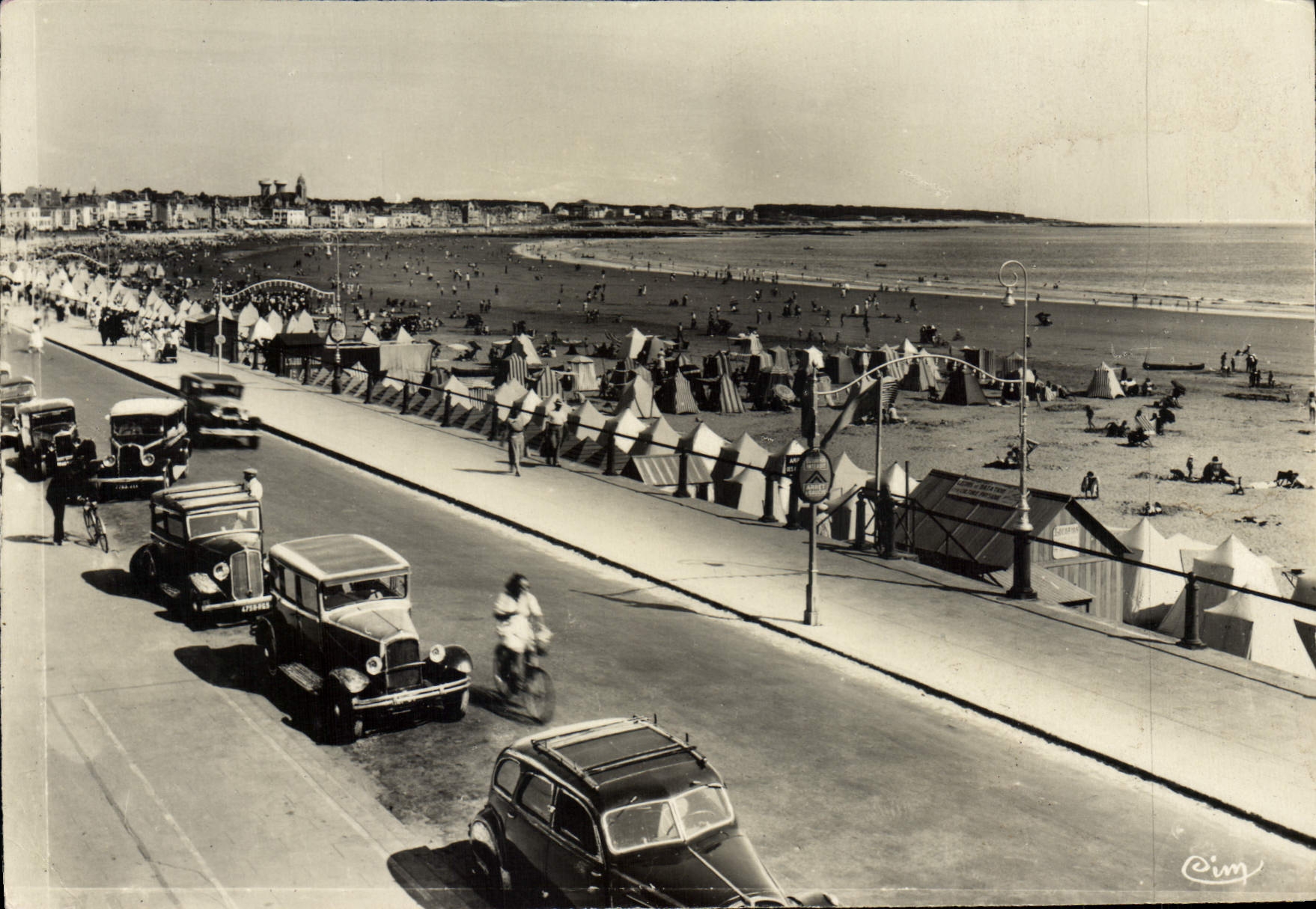 CPSM Sables D'Olonne La Plage Automobile