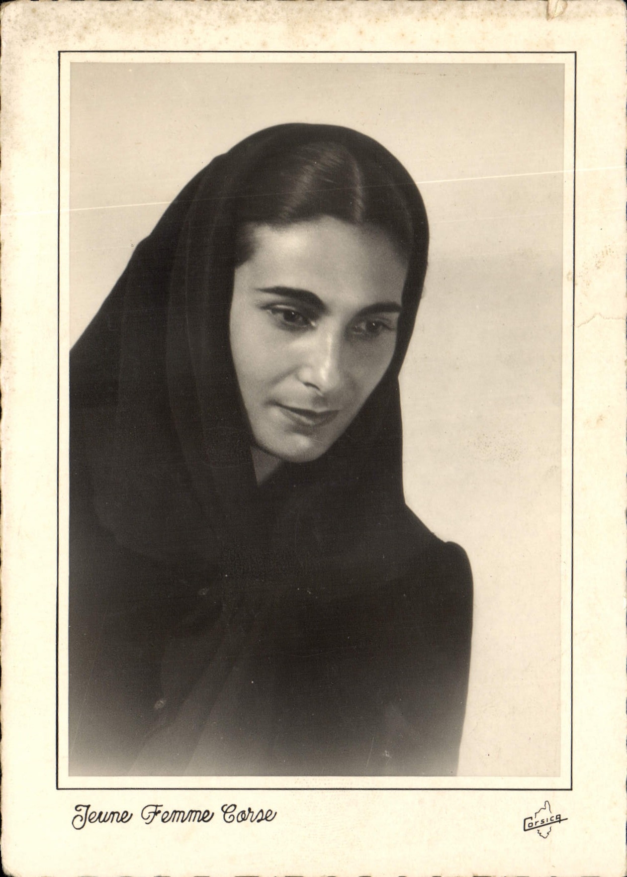 CPSM La Corse Ile De Beaute Jeune Femme Corse