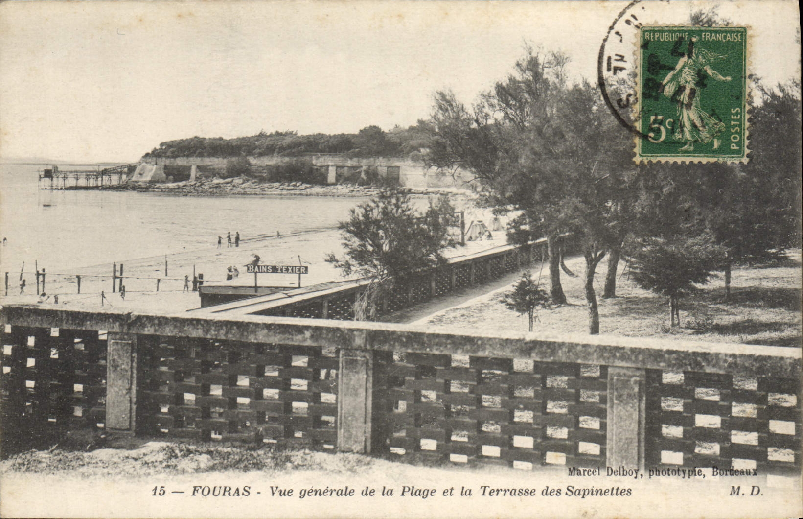 CPA Fouras Vue Generale De La Plage Et La Terrasse des Sapinettes