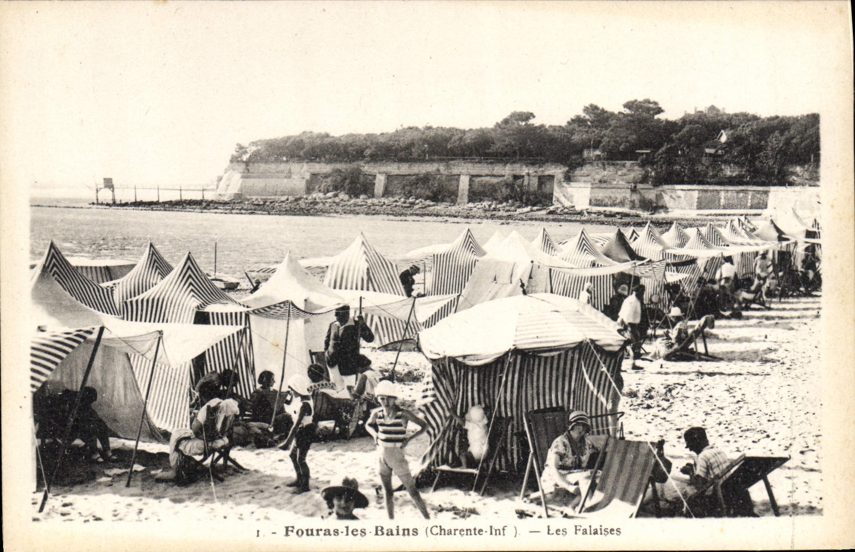 CPA Fouras Les Bains Les Falaises