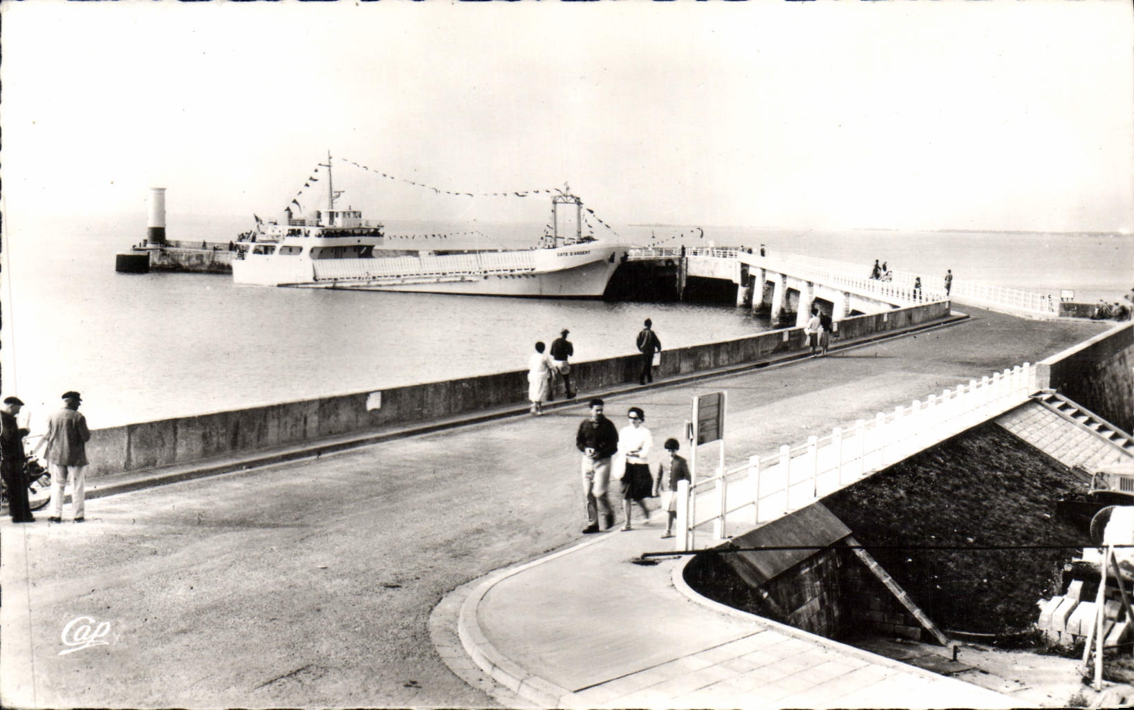 CPA Royan Le Cote D'Argent A La Jetee