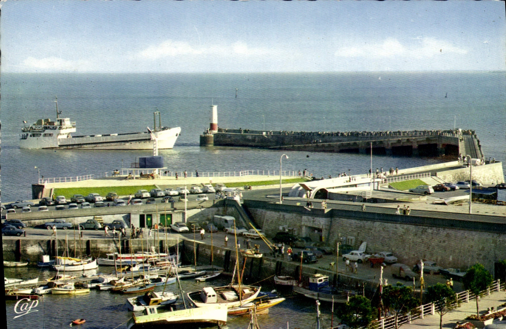 CPA Royan Le Port Et Le Bac