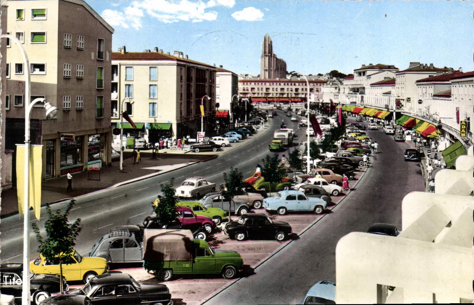 CPA Royan Le Clocher De Notre Dame rue de la république