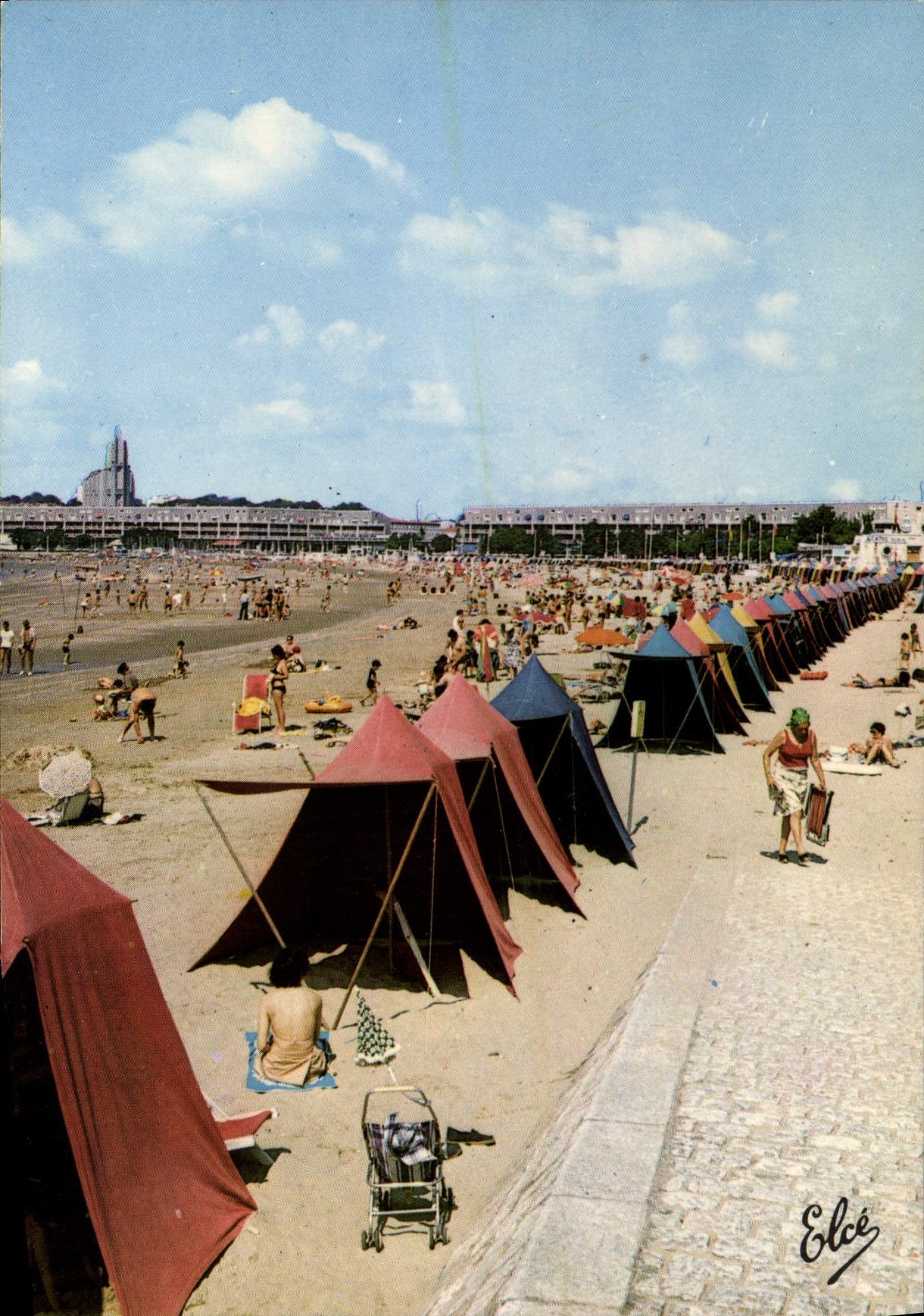 CPSM Royan La Grande Plage Le Front De Mer Et I'Eglise