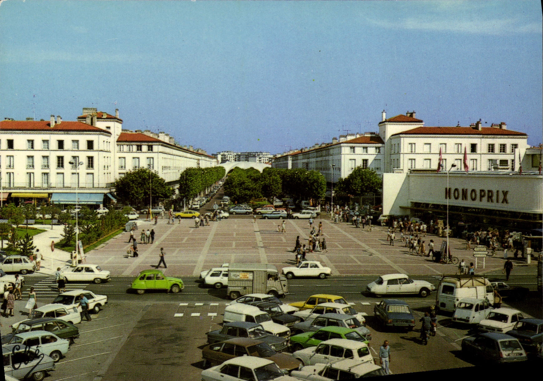 CPSM Royan La Place Renaissance At I'Avenue Aristide Briand