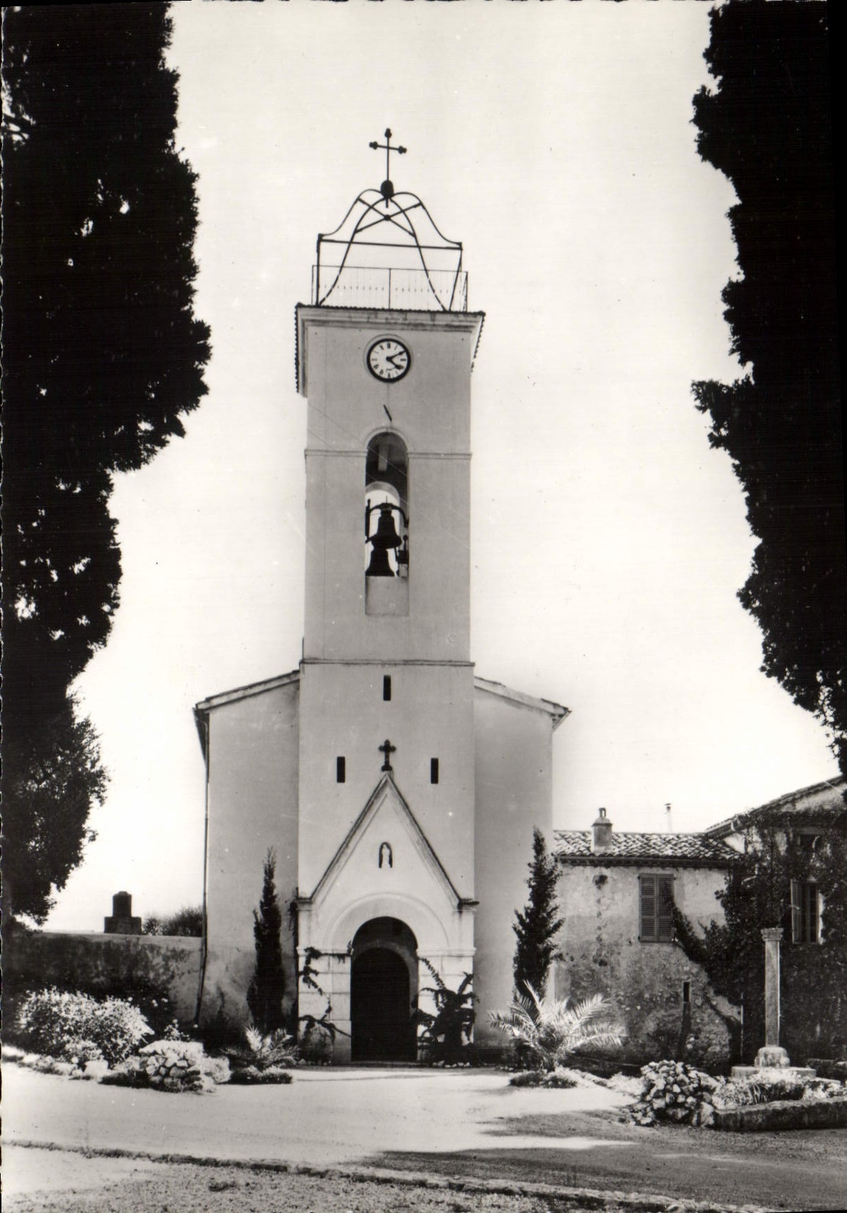 CPSM Roquefort Les Pins L'Eglise Paroissiale