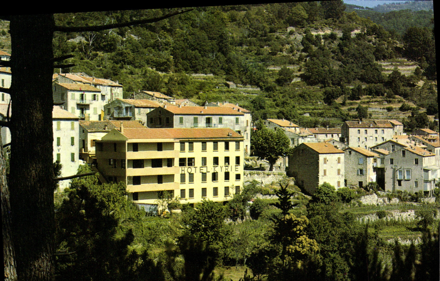 CPSM Ghisoni Vue Partielle De Au Premier Plan I'Hotel le Kyrie