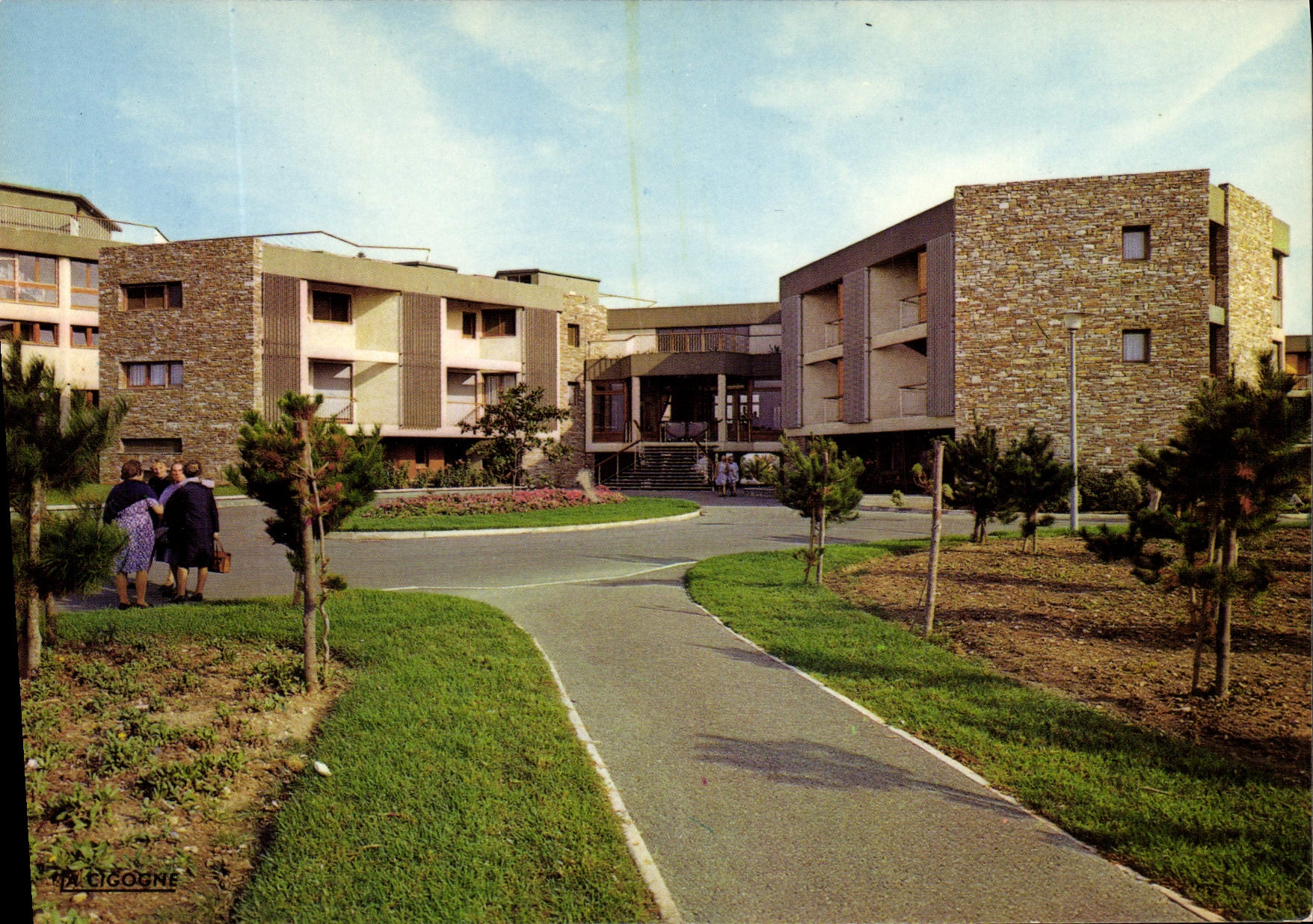 CPSM Taglio Isolaccio Centre De Vacances De Loisirs Et De Repos Devant I'Accueil